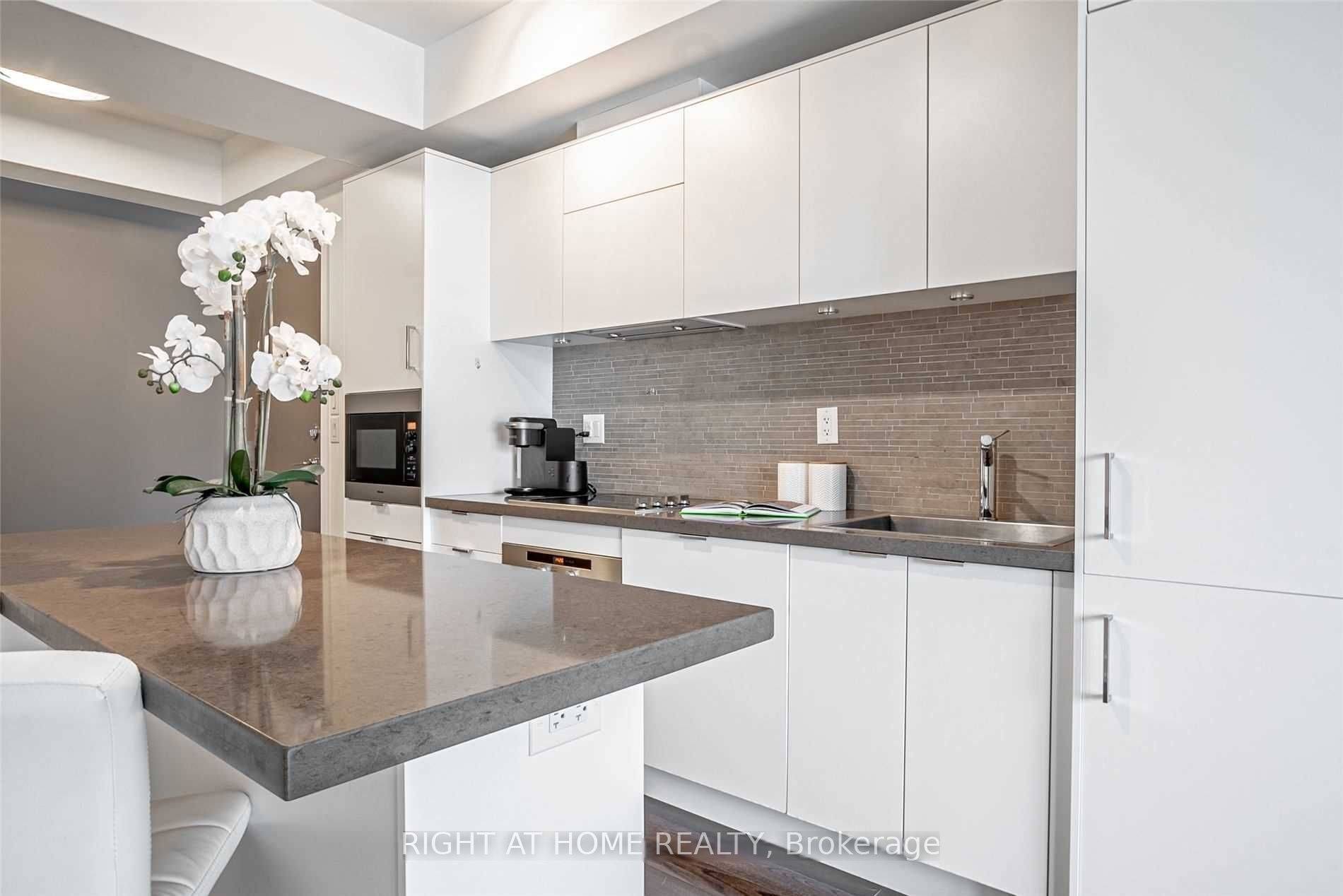 21 Widmer ST #3007, Toronto C01, ON M5V 0B8
