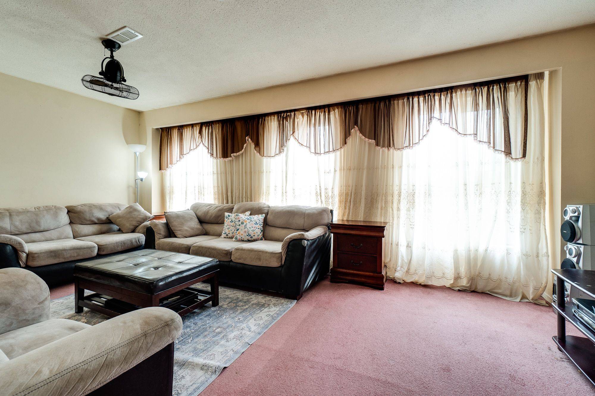 Brampton, ON L6T 1J7,46 Dearbourne BLVD #4