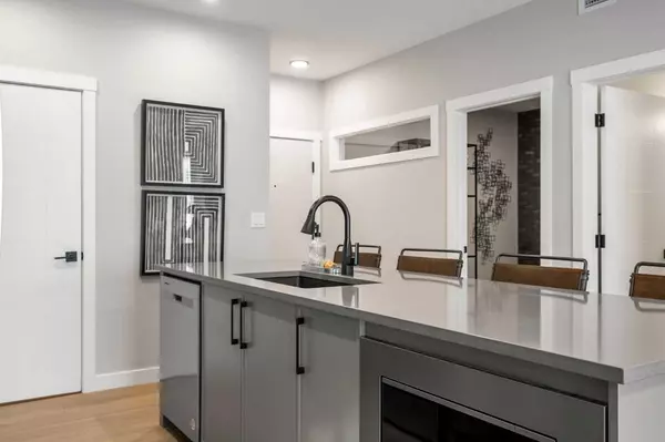 Okotoks, AB T1S 5Y2,100 Banister DR #4102