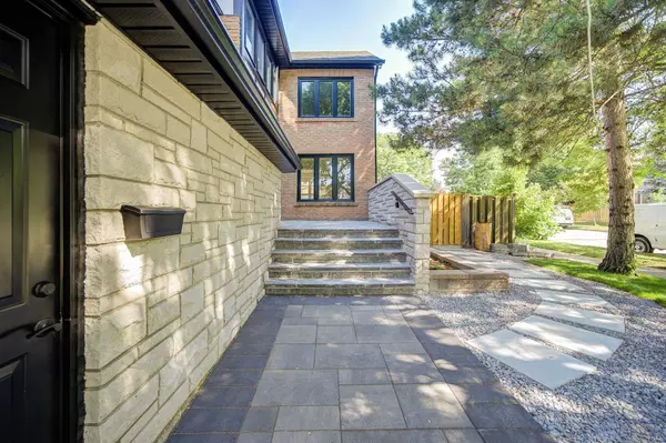 Vaughan, ON L4J 2S5,6 Eddy Green CT