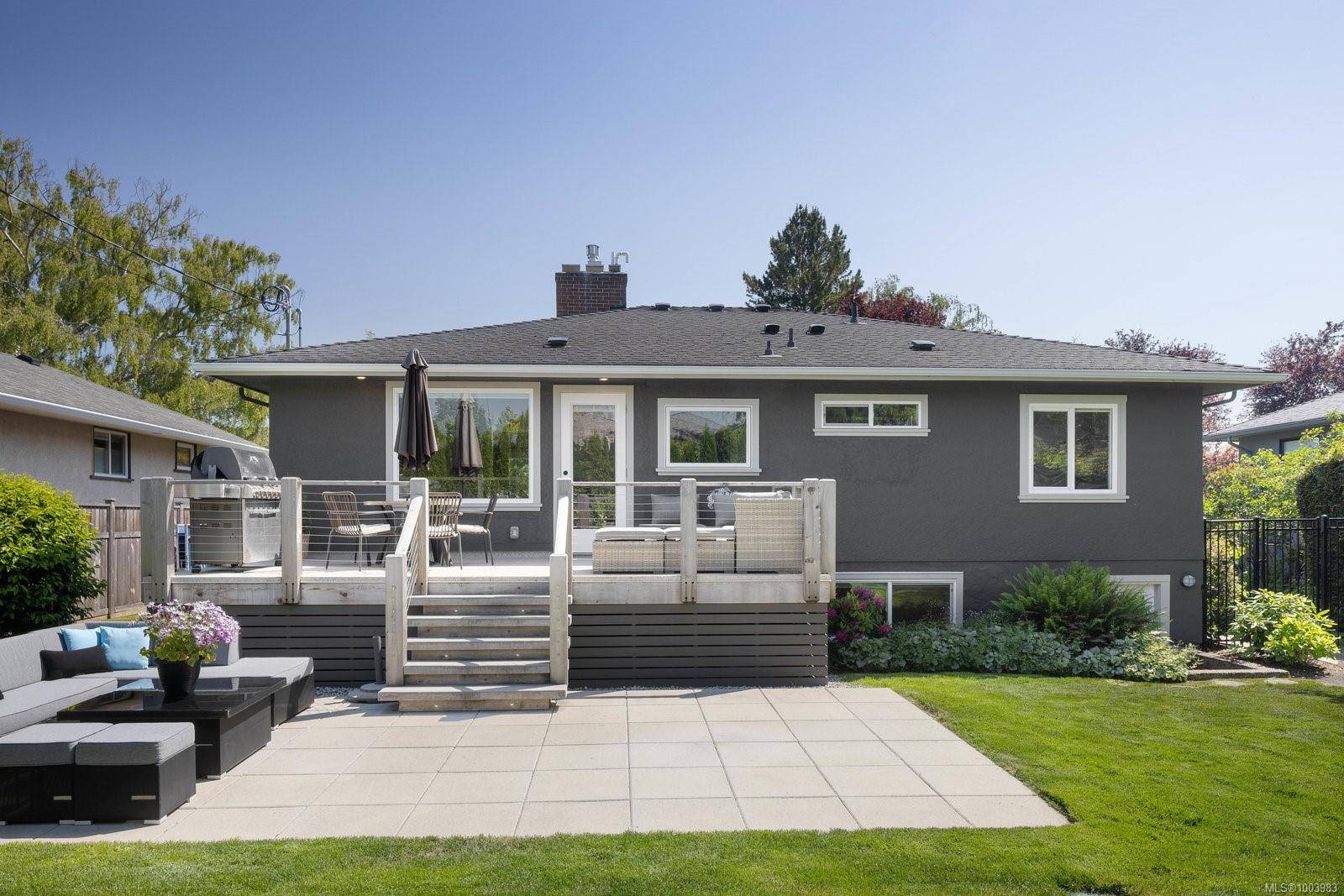 Oak Bay, BC V8R 3C3,2190 Allenby St