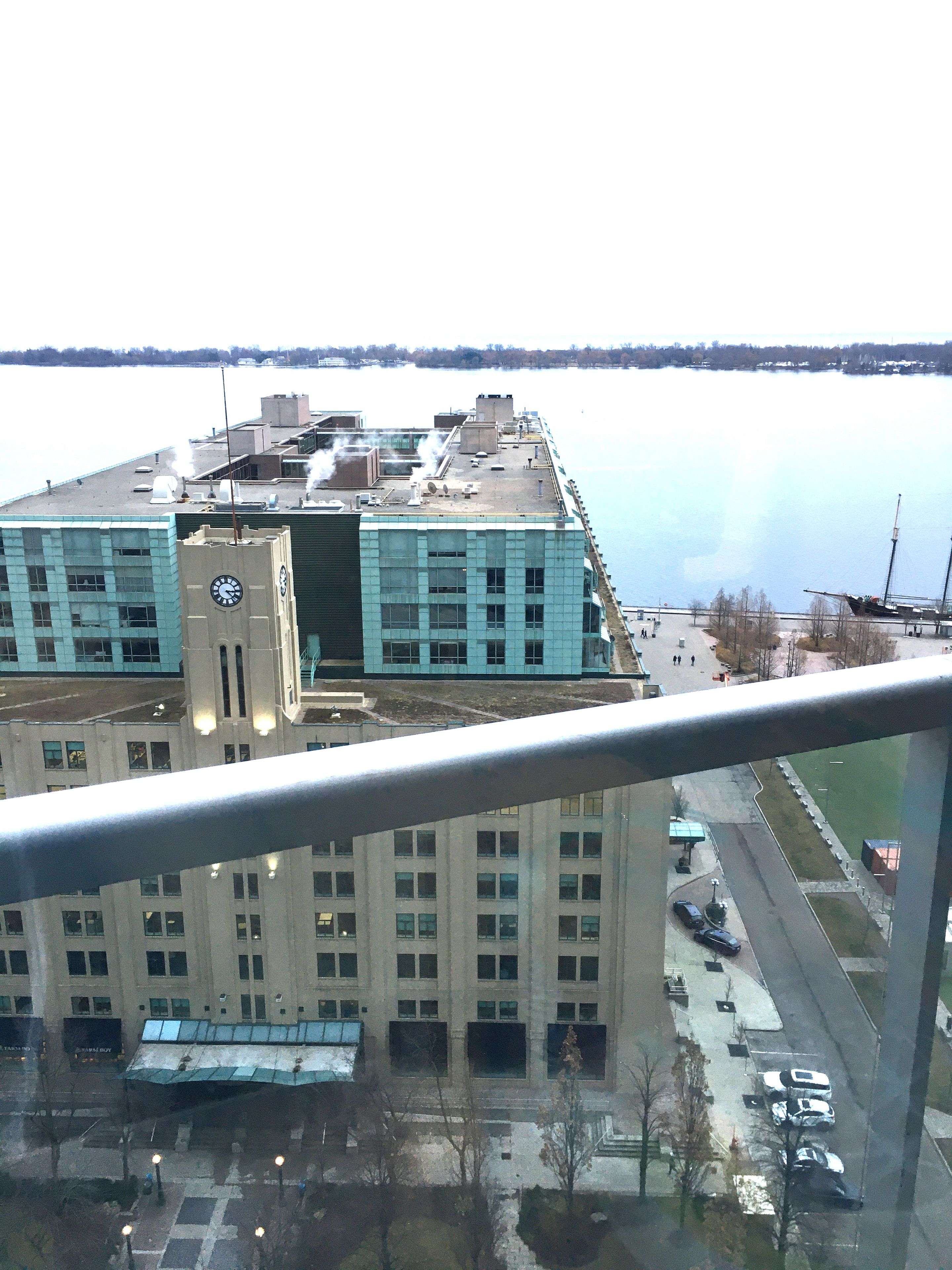 208 Queens Quay W #2105, Toronto C01, ON M5J 2Y5