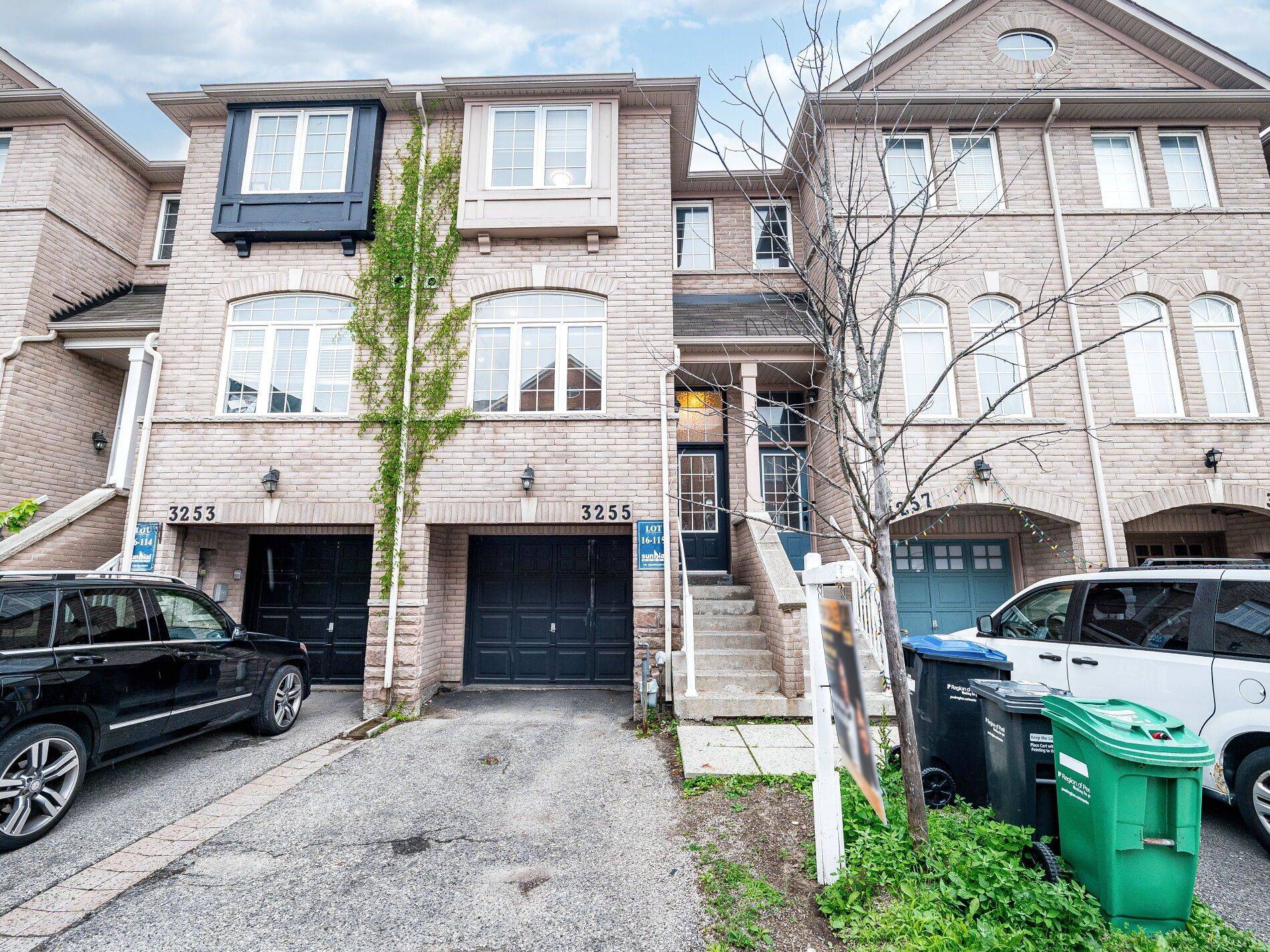 3255 Redpath CIR, Mississauga, ON L5N 8R3