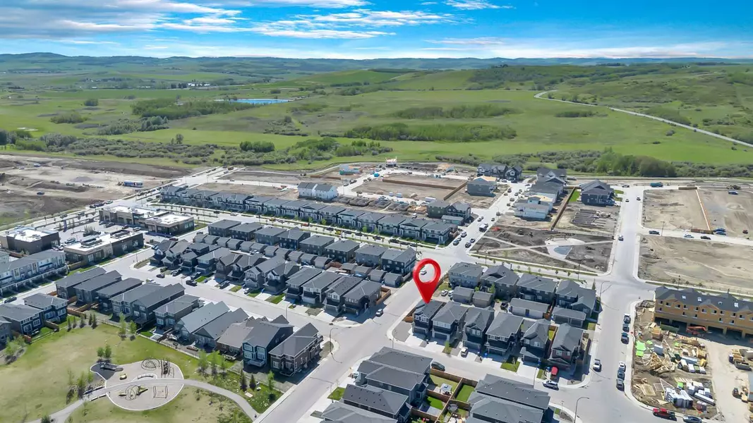 31 Creekside GRV SW, Calgary, AB T2X 4A8