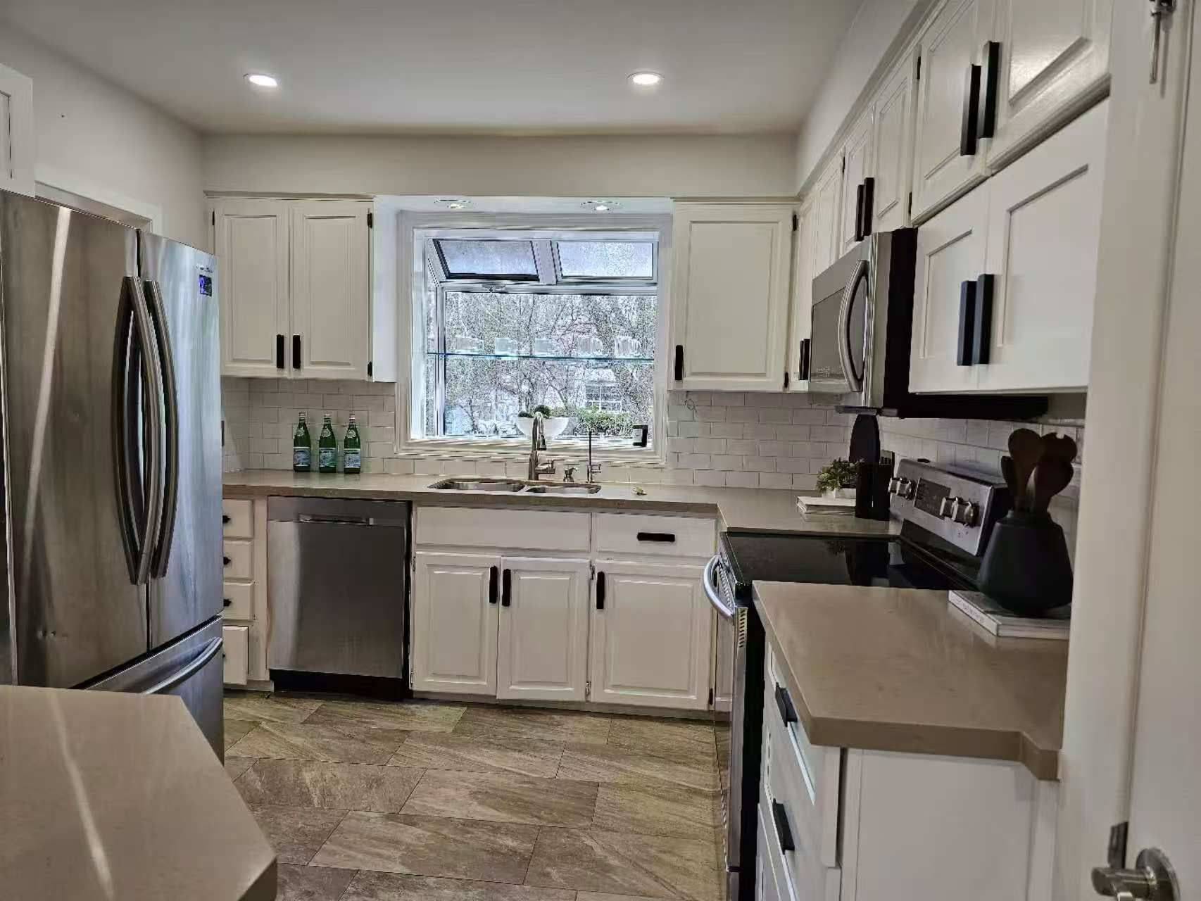 Richmond Hill, ON L4C 3Z8,215 Rosemar GDNS