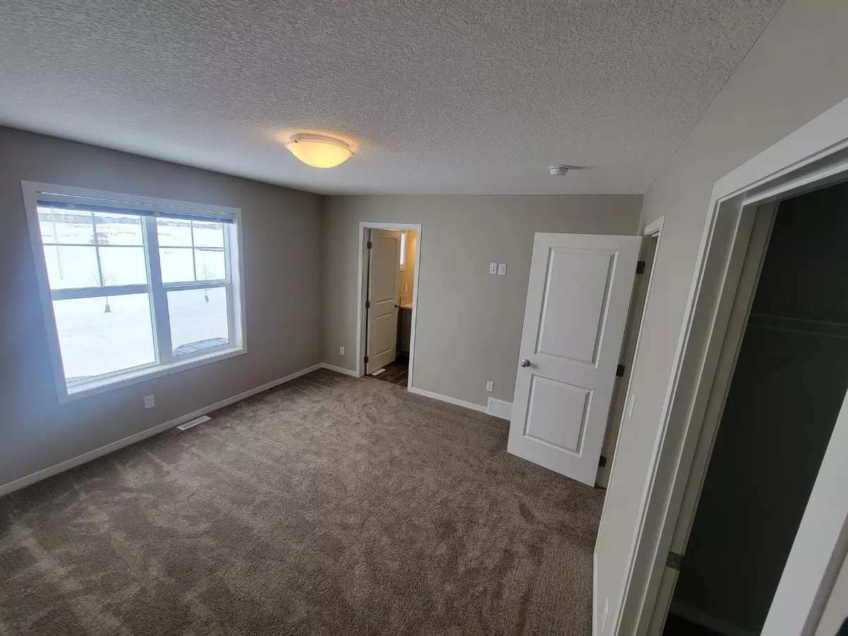 Chestermere, AB T1X 2R6,364 Dawson DR