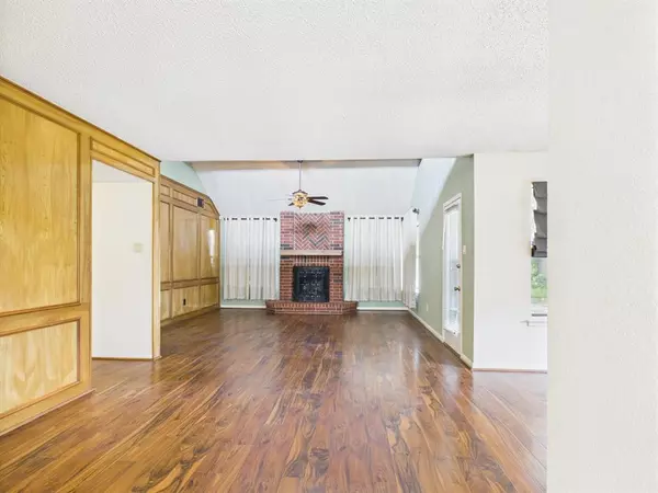 Desoto, TX 75115,800 Raintree Court