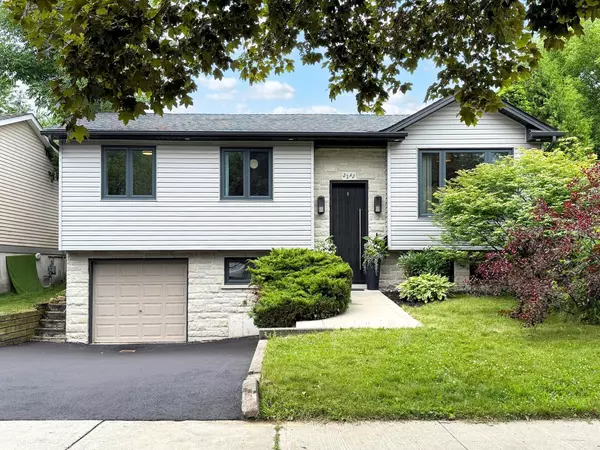 2242 Ingersoll DR, Burlington, ON L7P 3L3