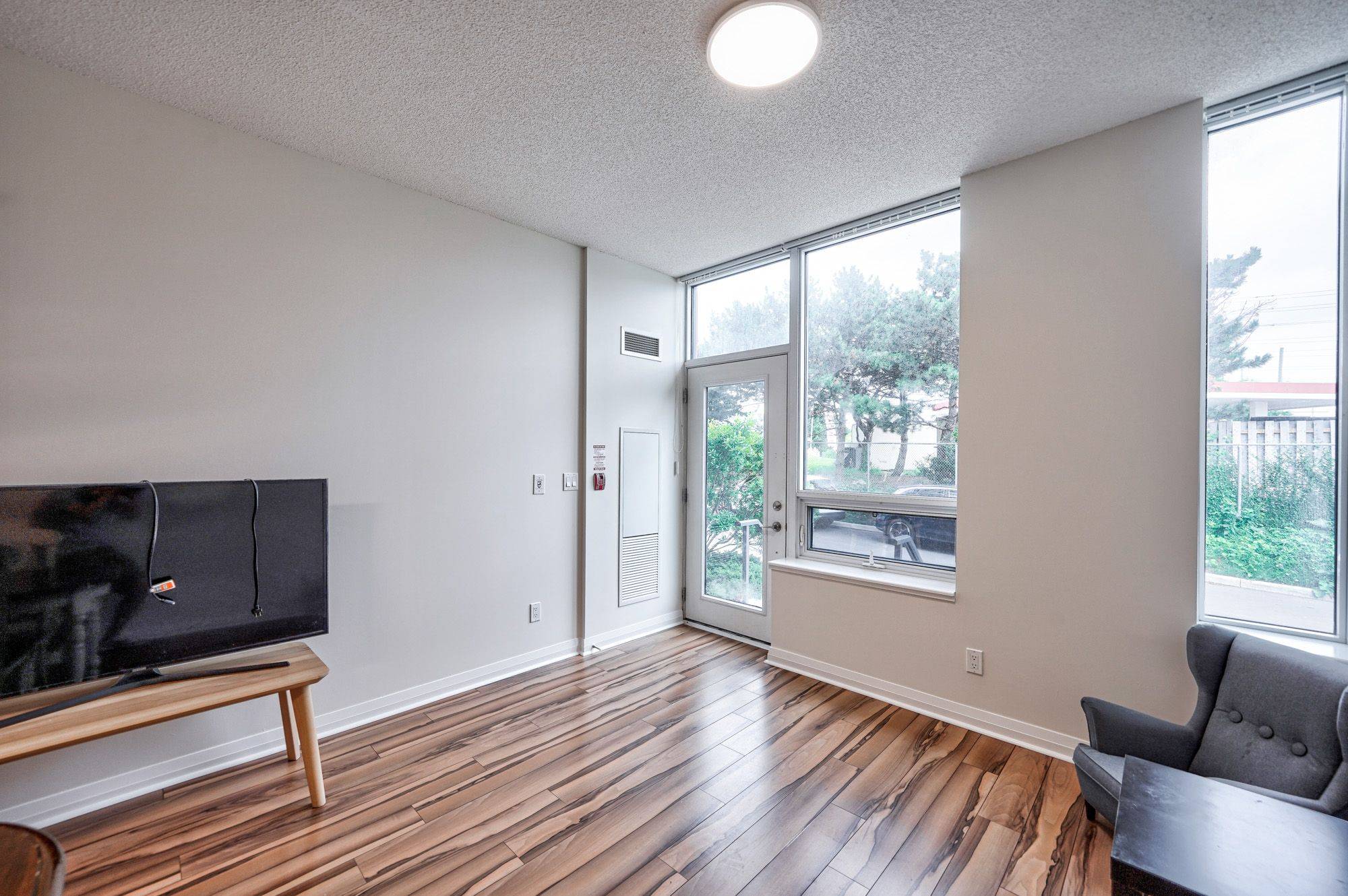 Mississauga, ON L5R 0E4,55 Eglinton AVE W #108