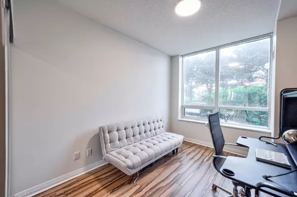 Mississauga, ON L5R 0E4,55 Eglinton AVE W #108
