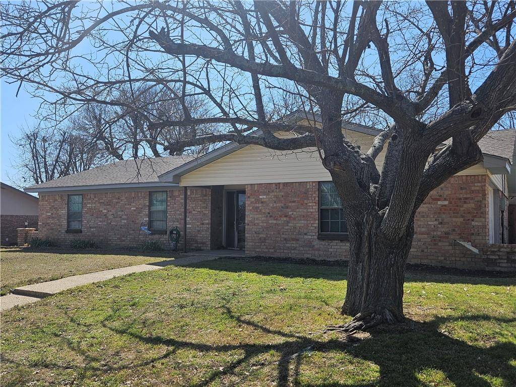 429 Lindenwood Lane W,  Hewitt,  TX 76643