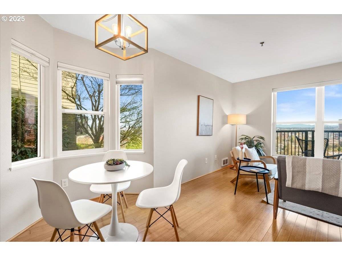 Portland, OR 97210,310 NW UPTOWN TER #1A