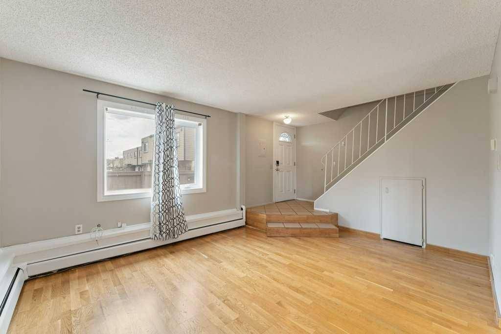 Calgary, AB T3E 3H4,3809 45 ST SW #141