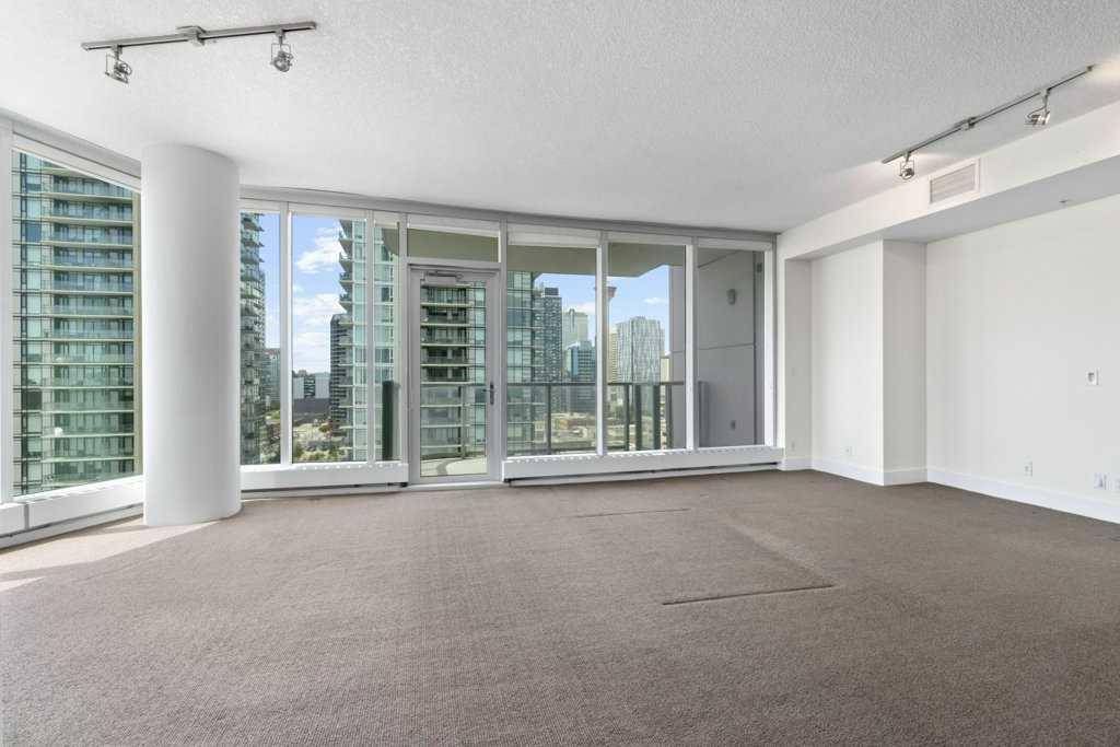 Calgary, AB T2G 0C7,433 11 AVE SE #1505