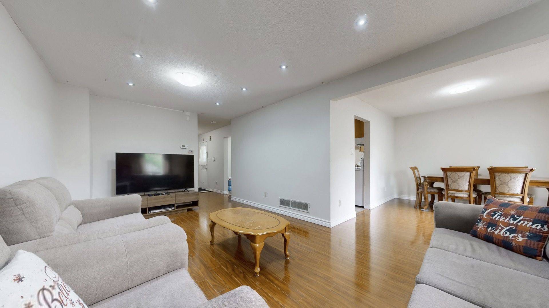 39 Lamay CRES, Toronto E11, ON M1X 1J2