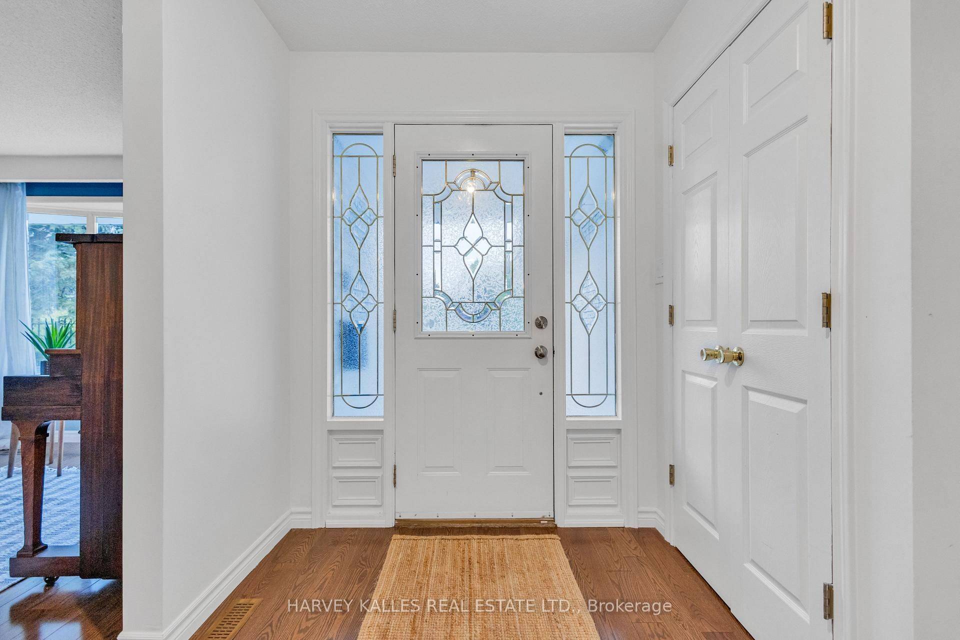 Pickering, ON L1W 2M7,534 Oakwood DR