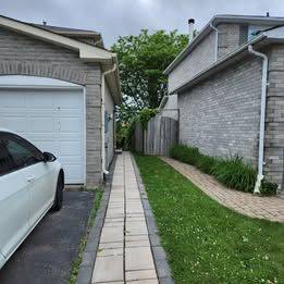 942 Snowbird ST, Oshawa, ON L1J 8J8