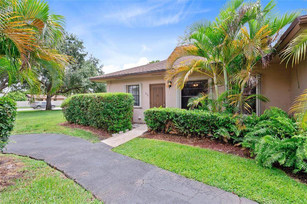 2516 SW 74th Ter #102, Fort Lauderdale, FL 33317