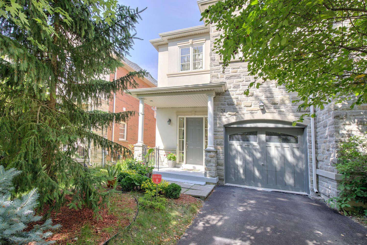 24 Mill River DR, Vaughan, ON L6A 0Y7