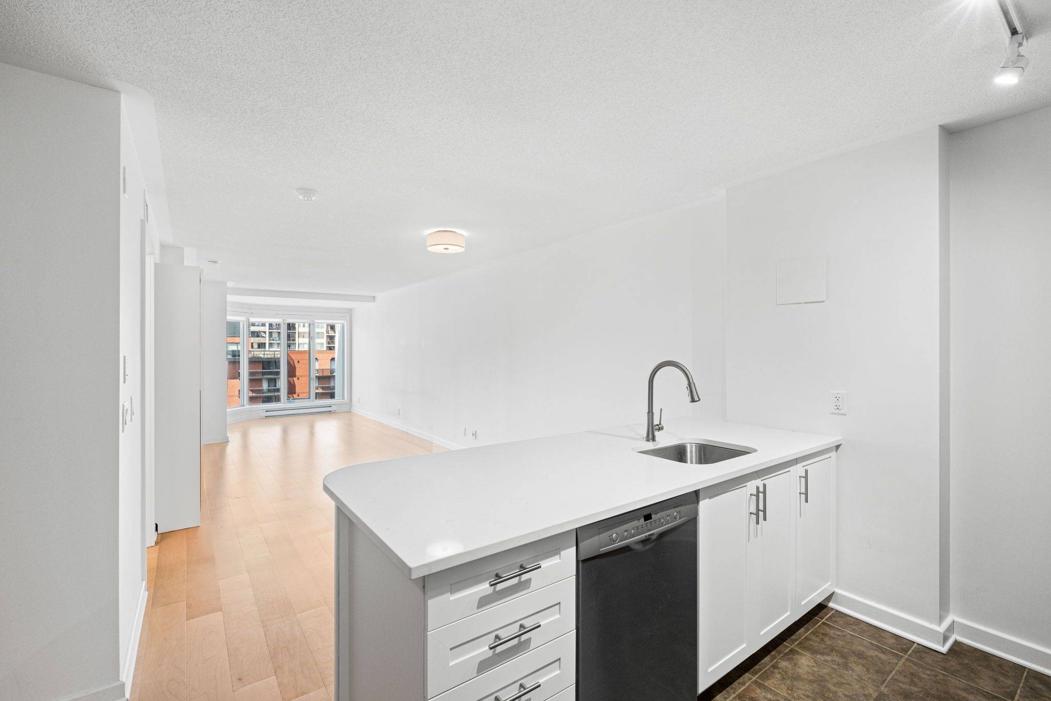 Ottawa Centre, ON K2P 0A3,138 Somerset ST W #1010