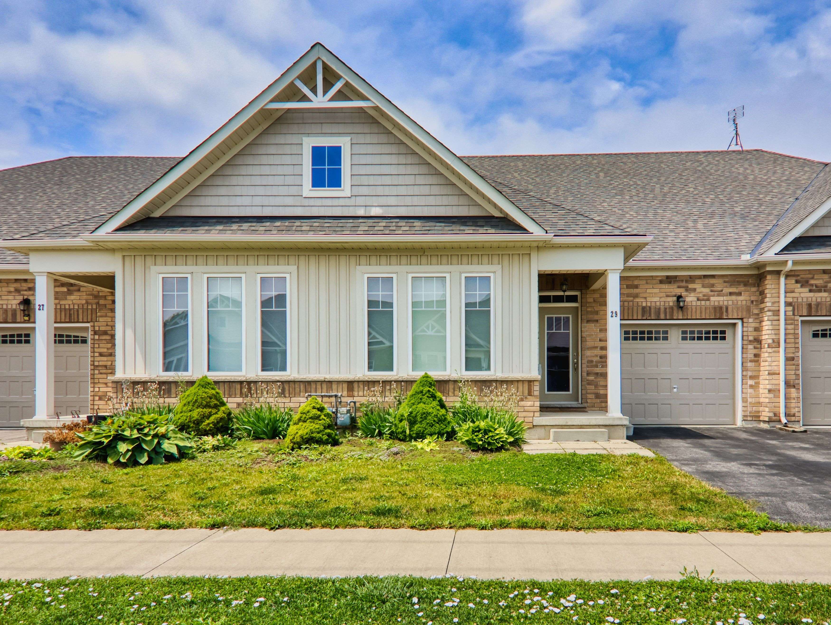 29 Dorchester BLVD S, St. Catharines, ON L2M 0B8