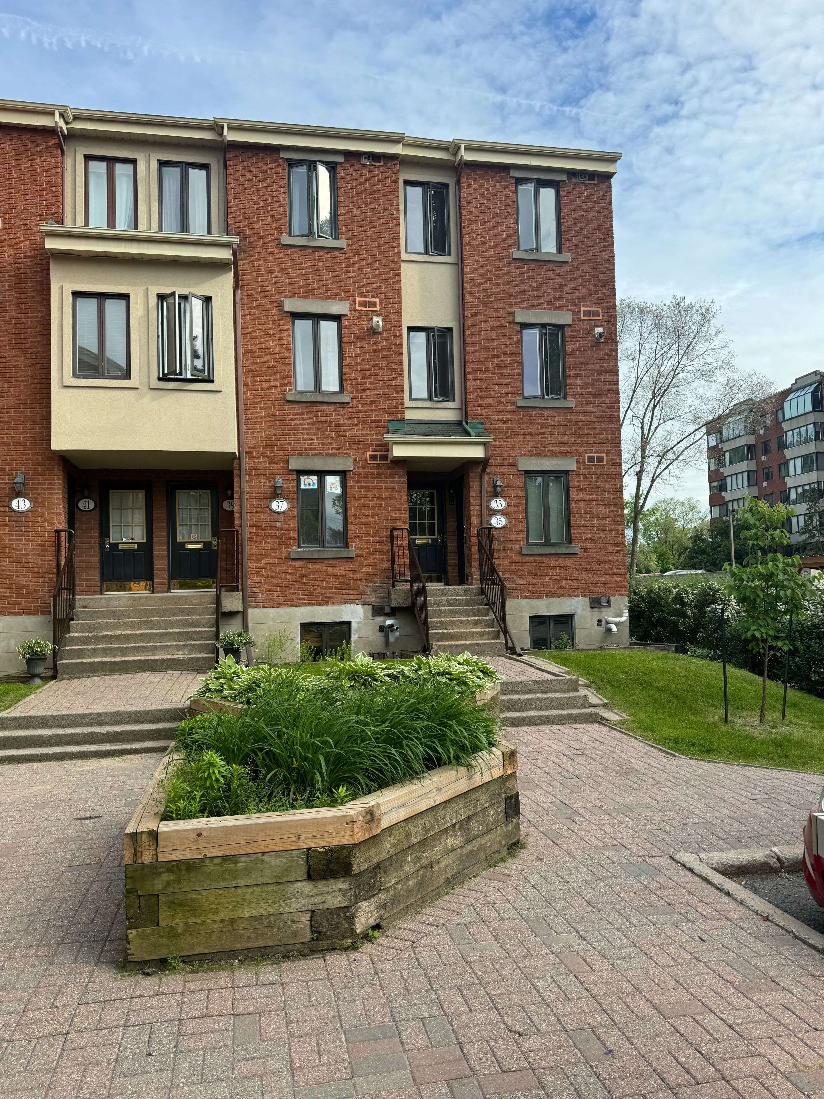 Manor Park - Cardinal Glen And Area, ON K1K 2T7,33 Crispin Private