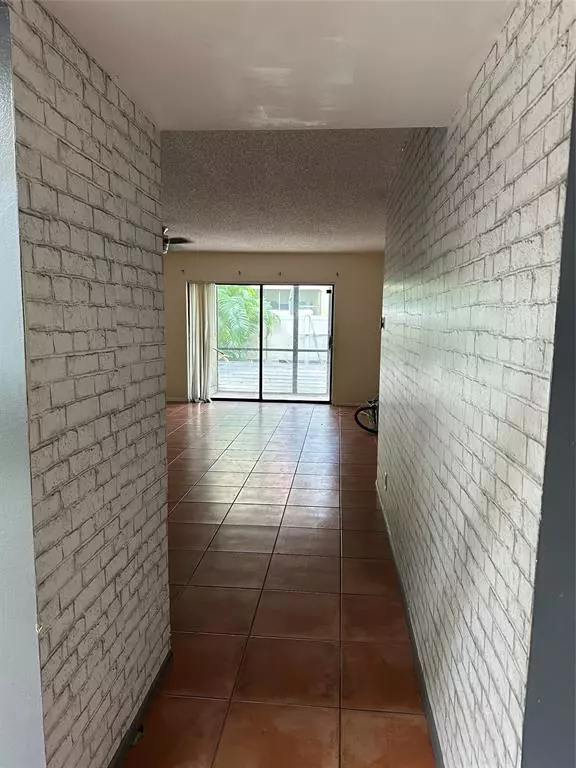 Pompano Beach, FL 33060,132 S Cypress Rd #514