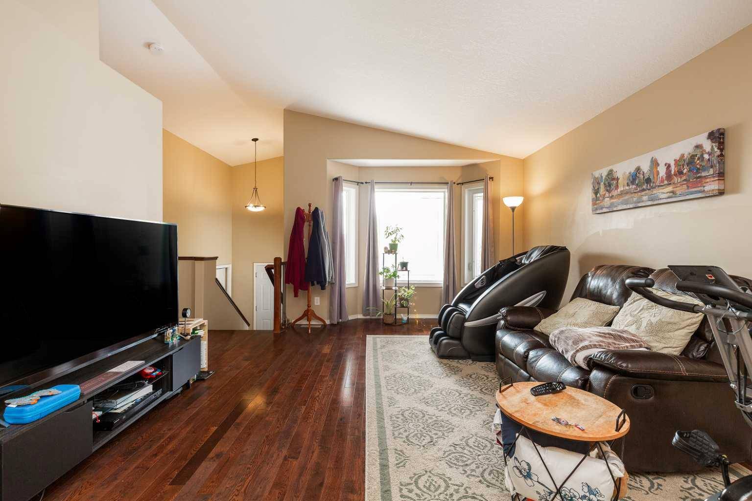 Lethbridge, AB T1J 5A7,115 Tartan BLVD W
