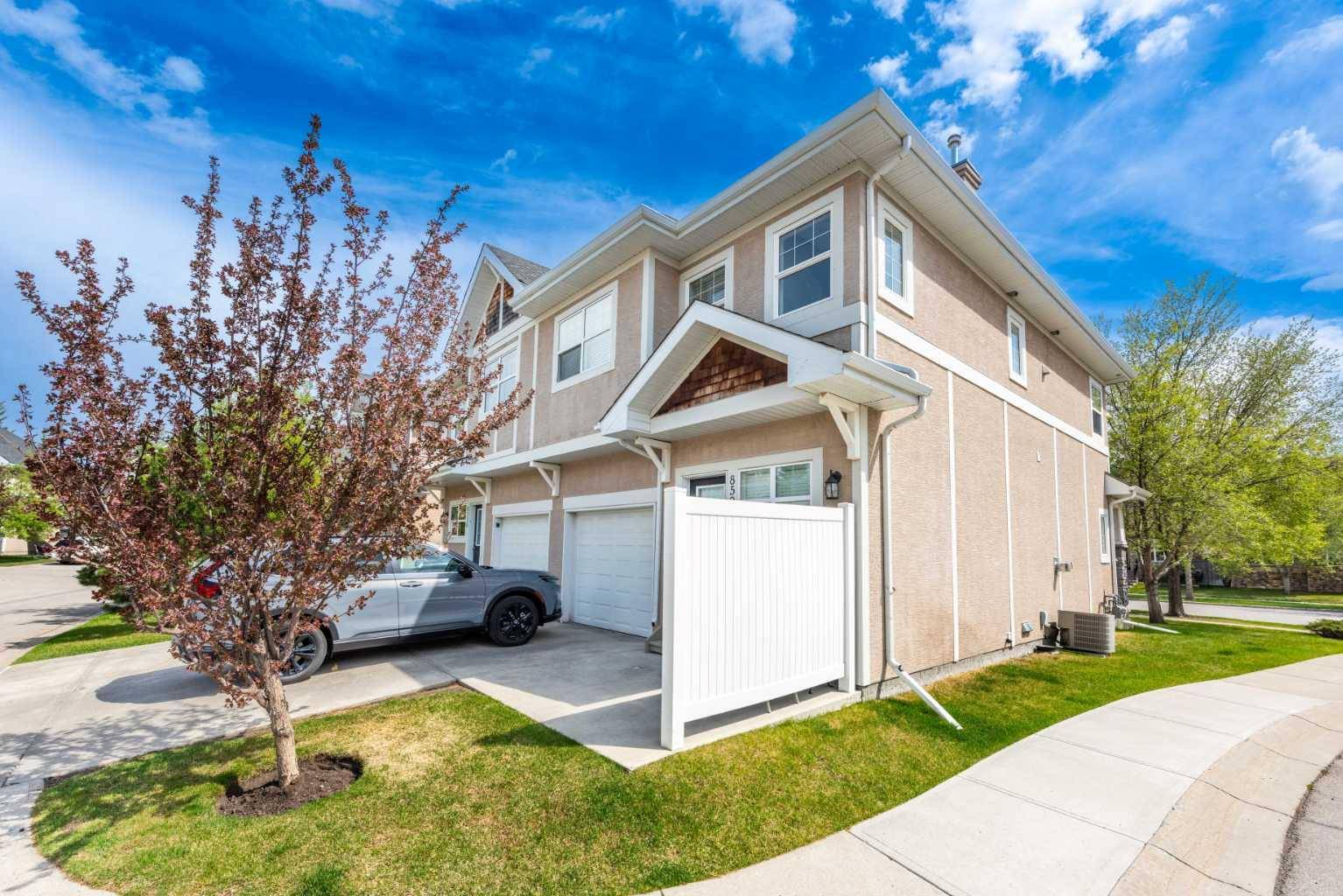 Calgary, AB T3H5V3,8522 Wentworth DR SW