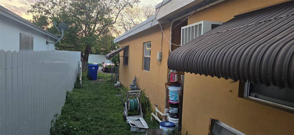 Miramar, FL 33023,2221 Jamaica Dr