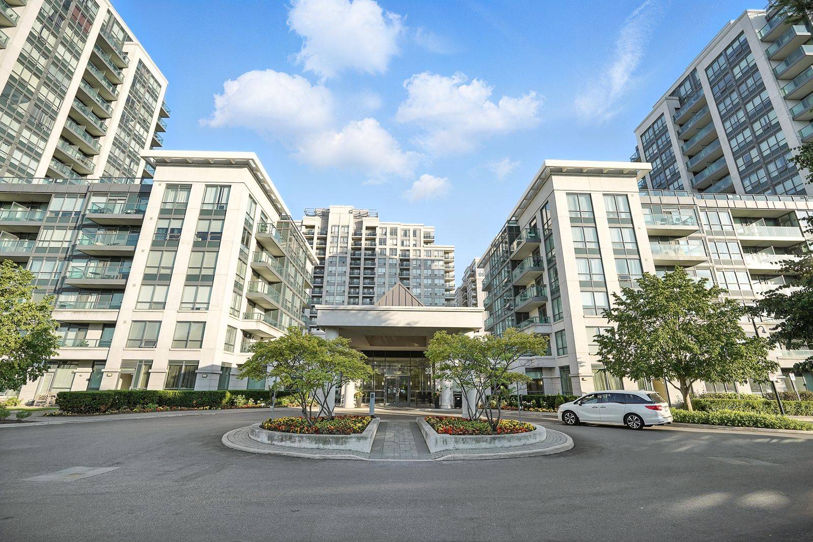 30 North Park RD #1510, Vaughan, ON L4J 0G6