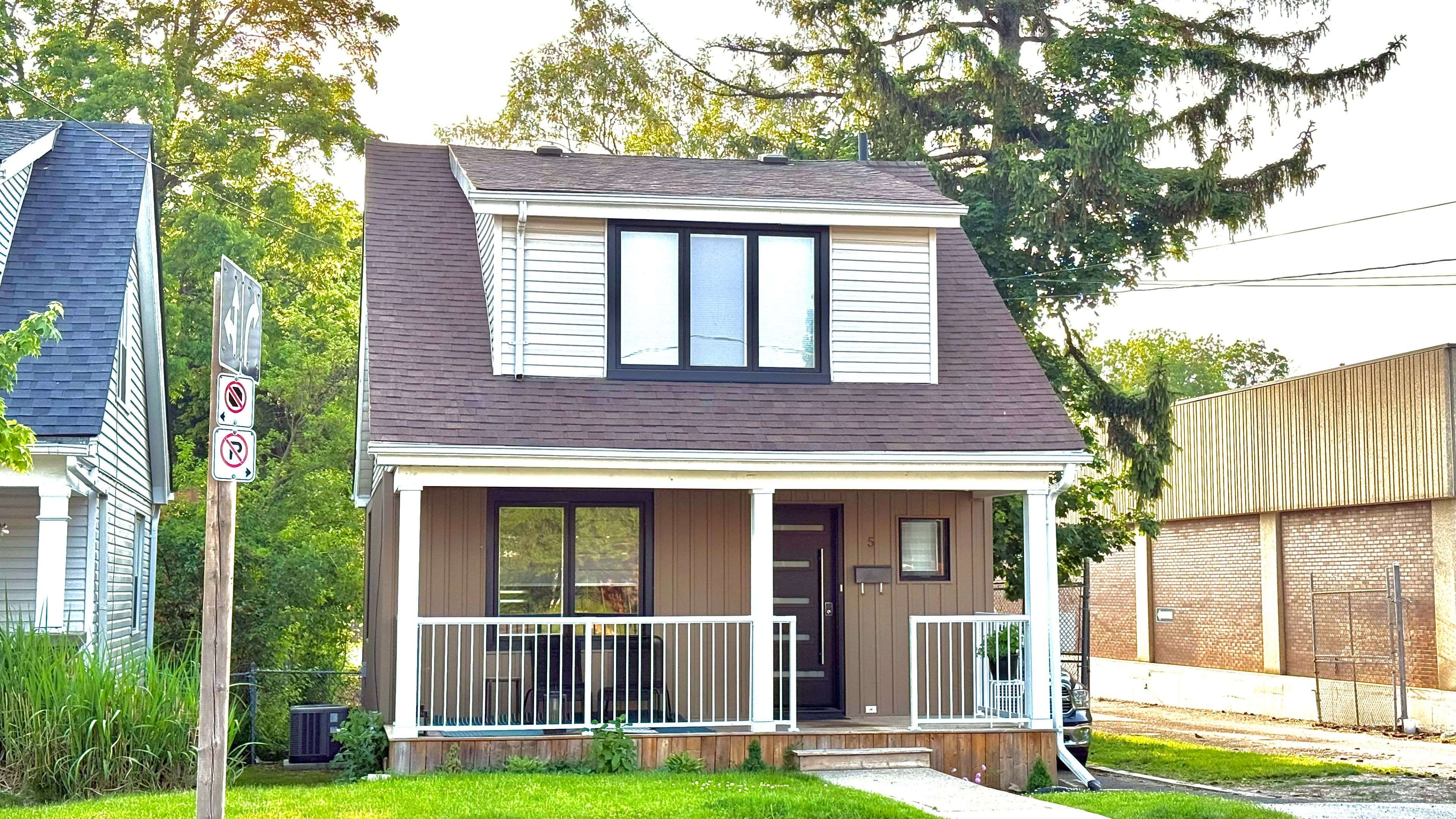 Hamilton, ON L8G 1X5,5 Lake Avenue DR