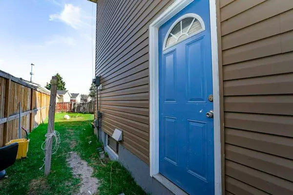 Calgary, AB T3J 1P7,195 Falshire DR NE