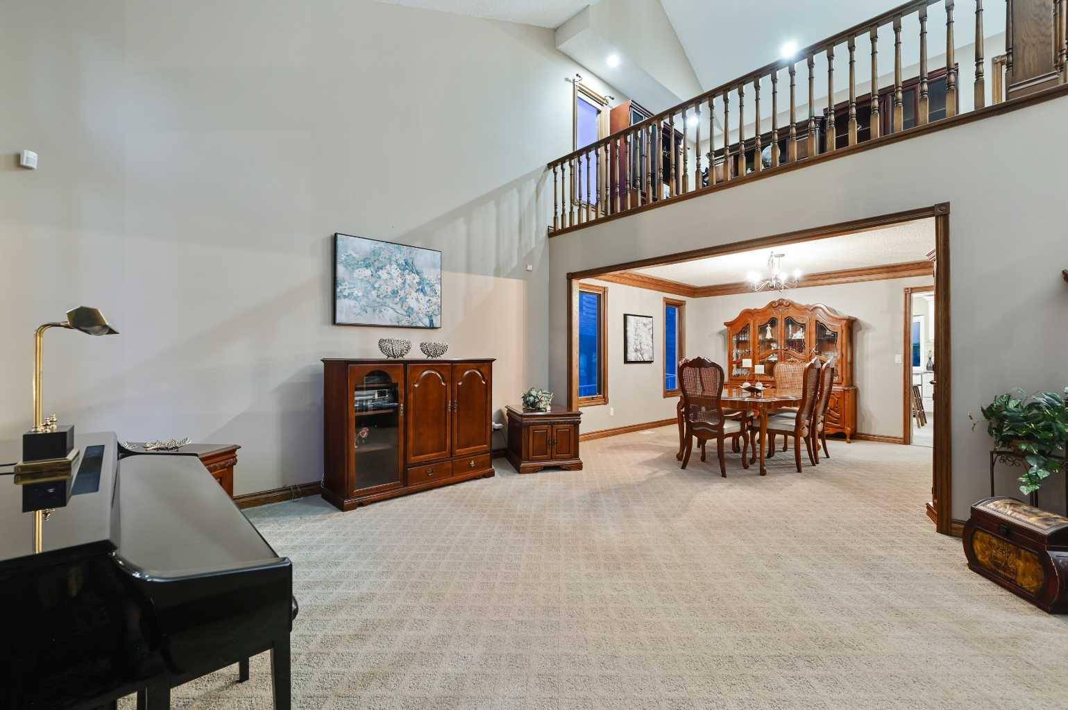 Calgary, AB T2W 3X2,176 Canterville DR Southwest