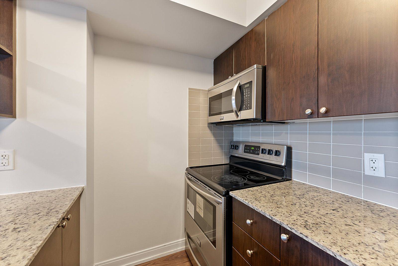 Toronto E07, ON M1S 0K5,151 Village Green SQ #1501