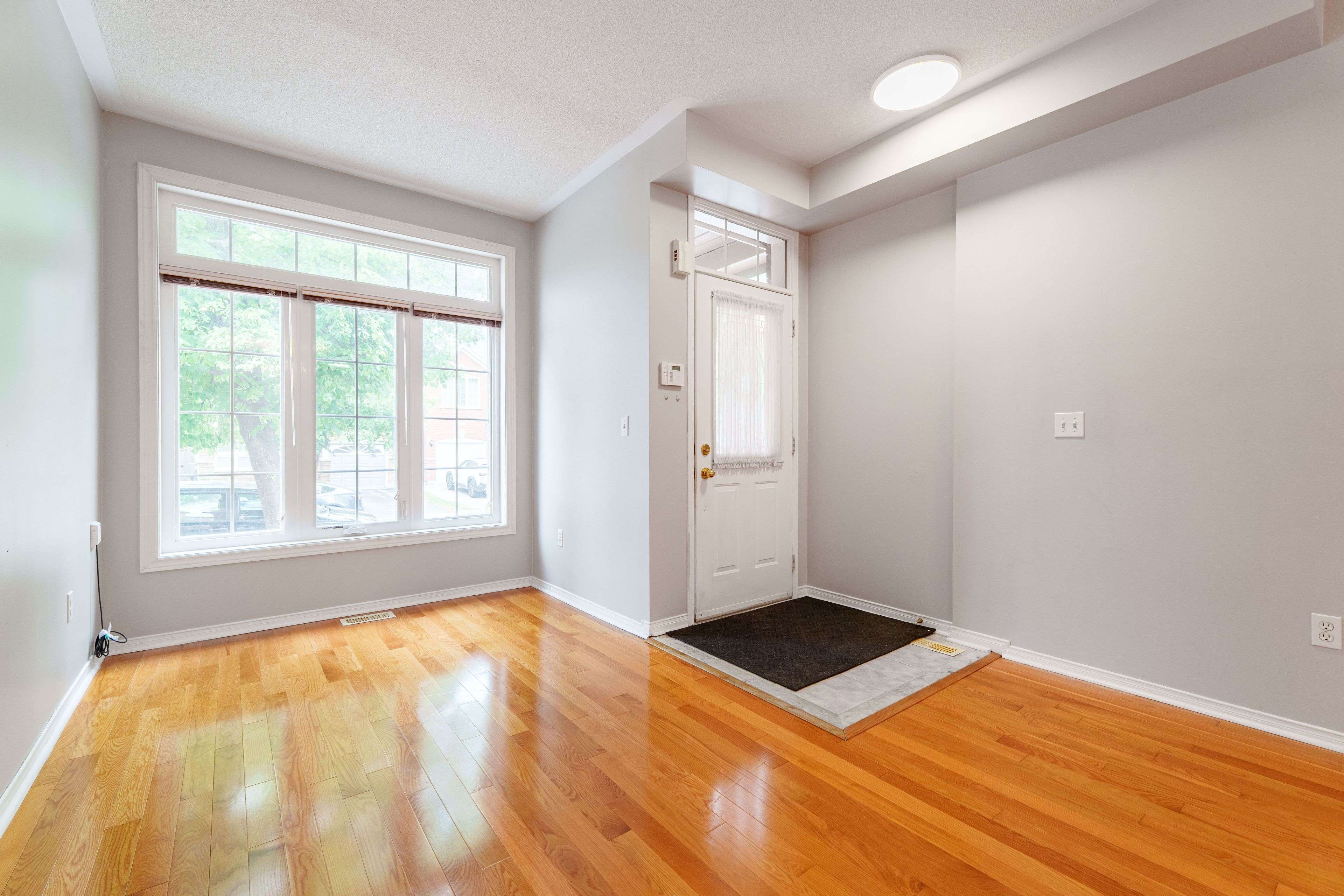 Markham, ON L6C 2E5,5 McCaul ST
