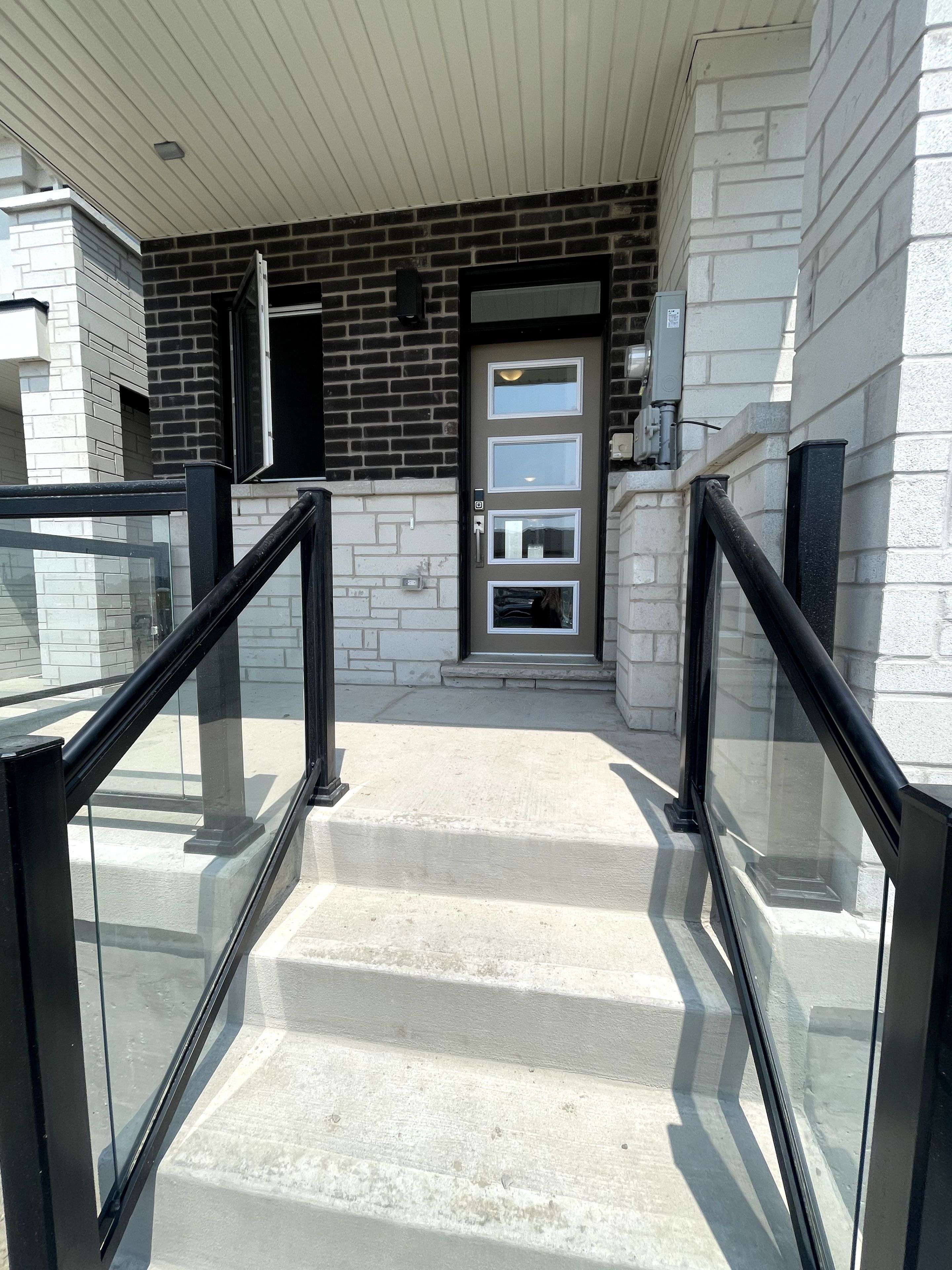 Barrie, ON L9J 0B7,28 Vinewood CRES