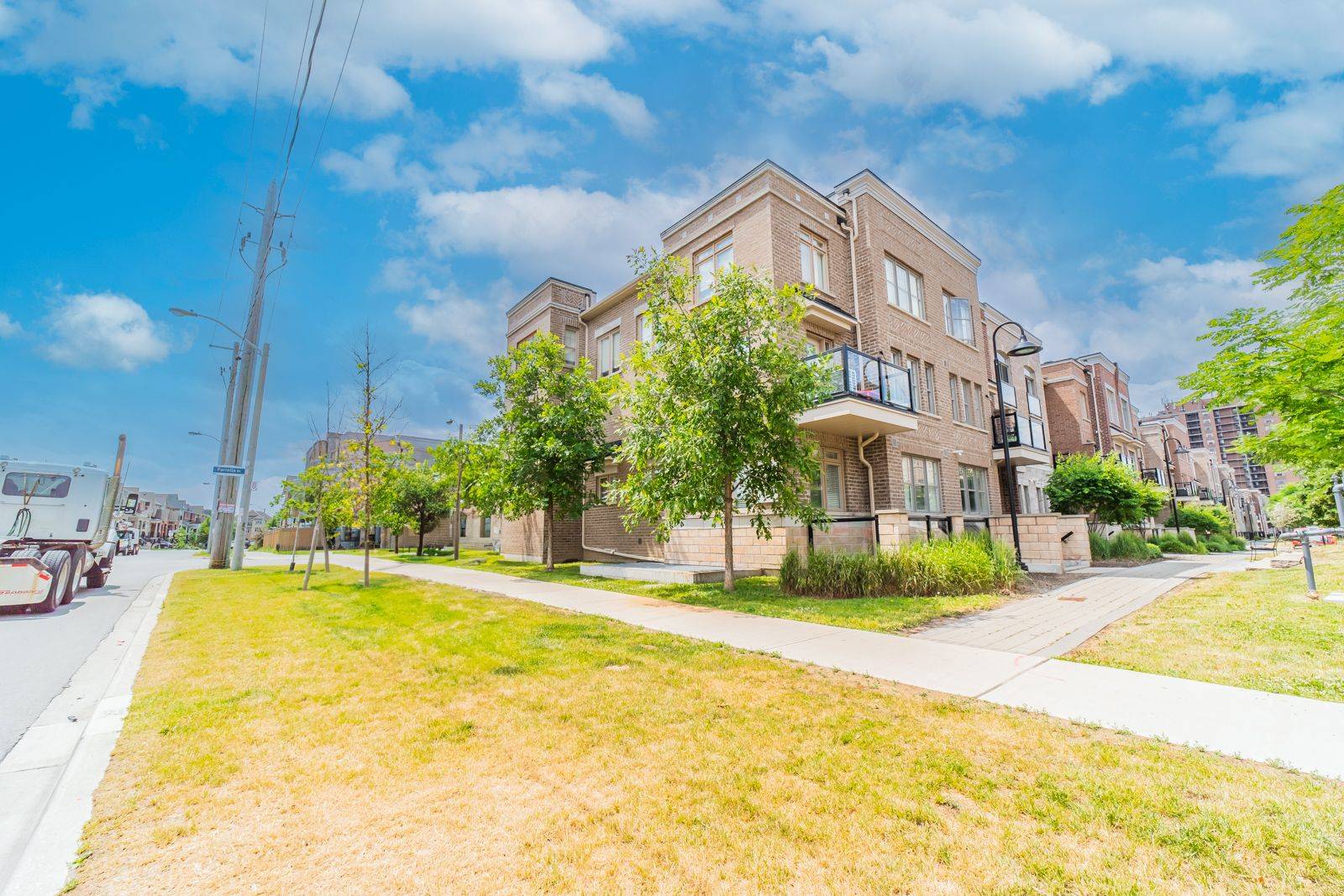 Toronto W05, ON M9M 0B5,100 Parrotta DR #79