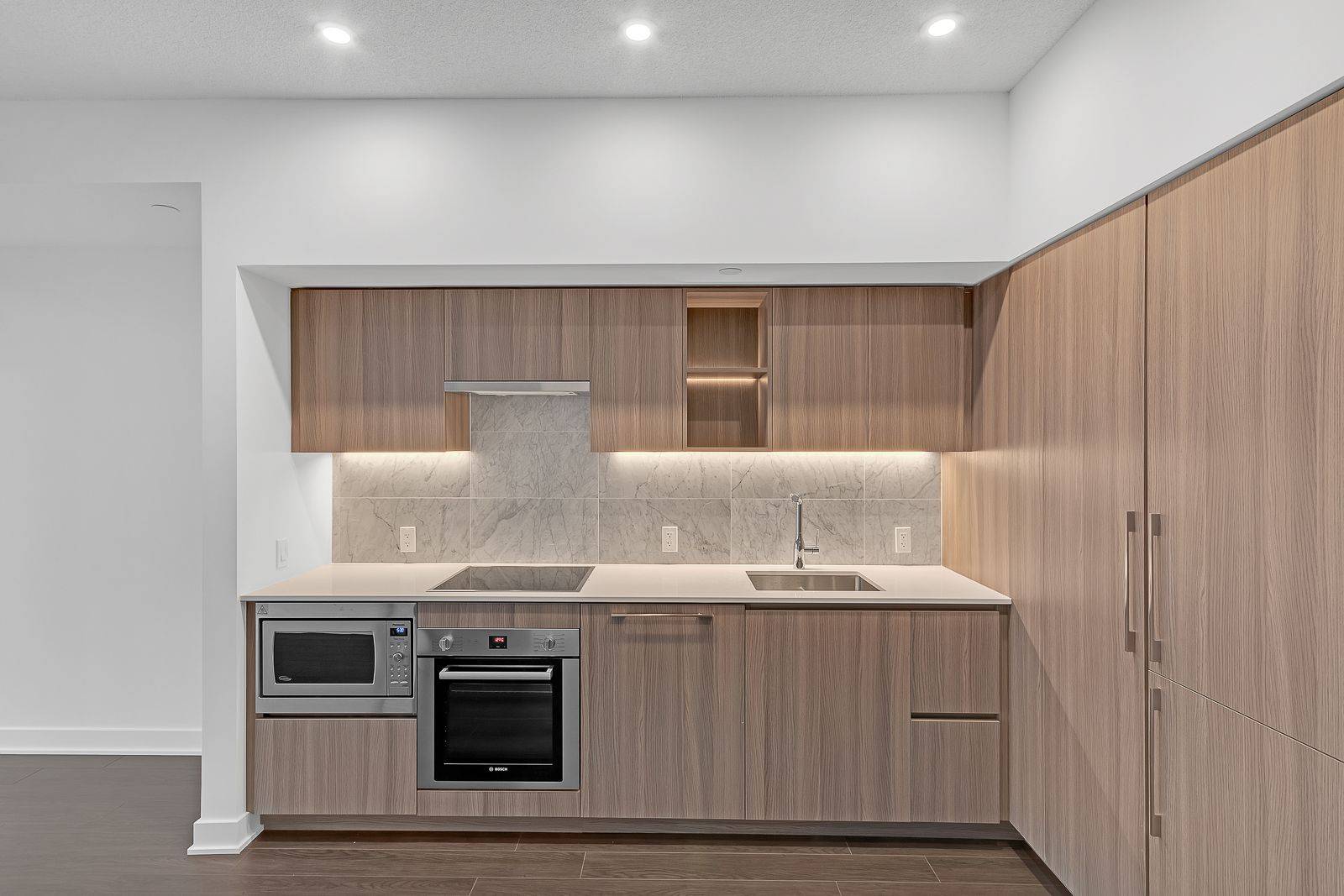 Toronto C01, ON M5V 0N2,19 Bathurst ST #2916