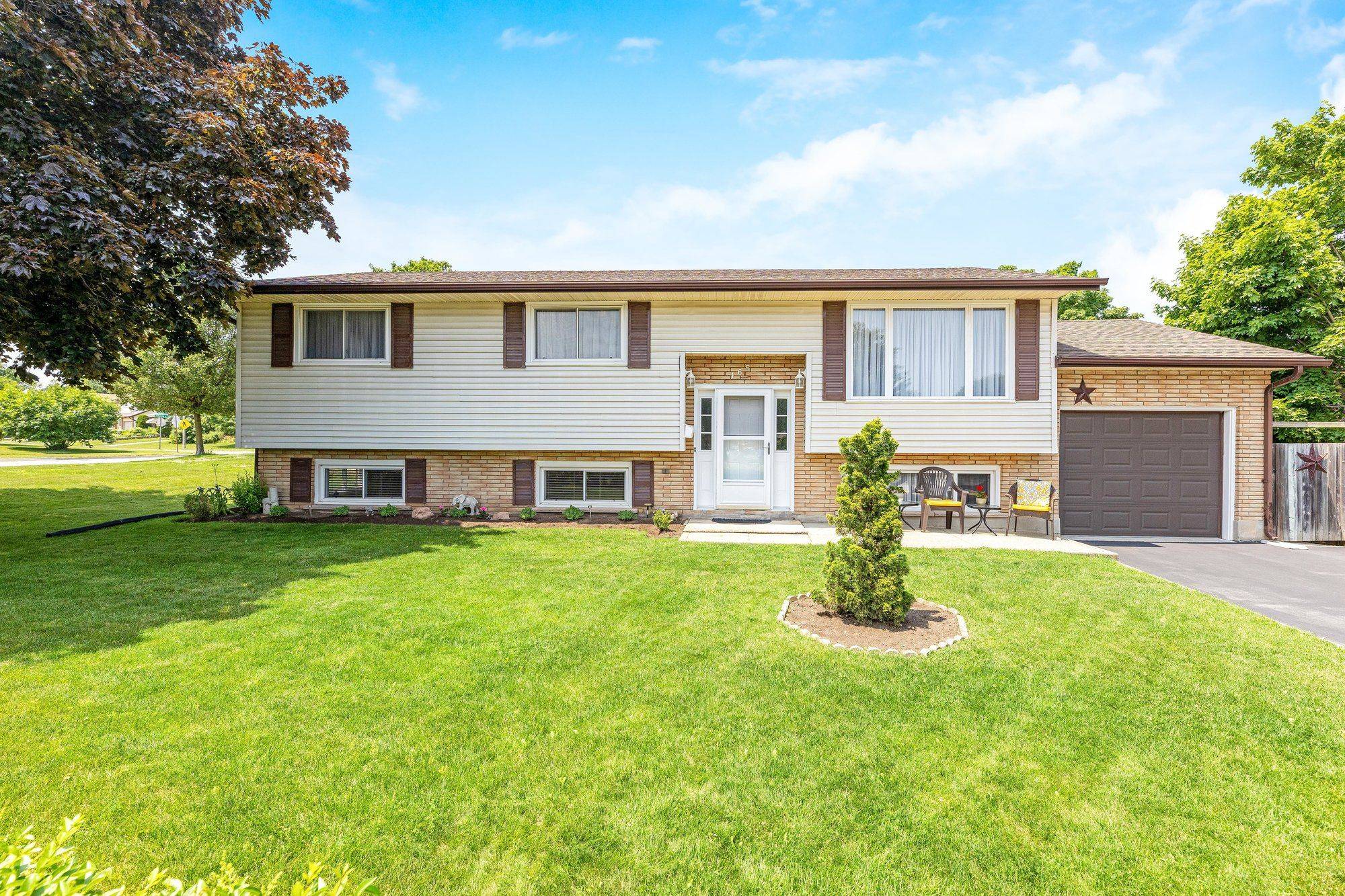 Cambridge, ON N1S 4C4,165 Johanna DR