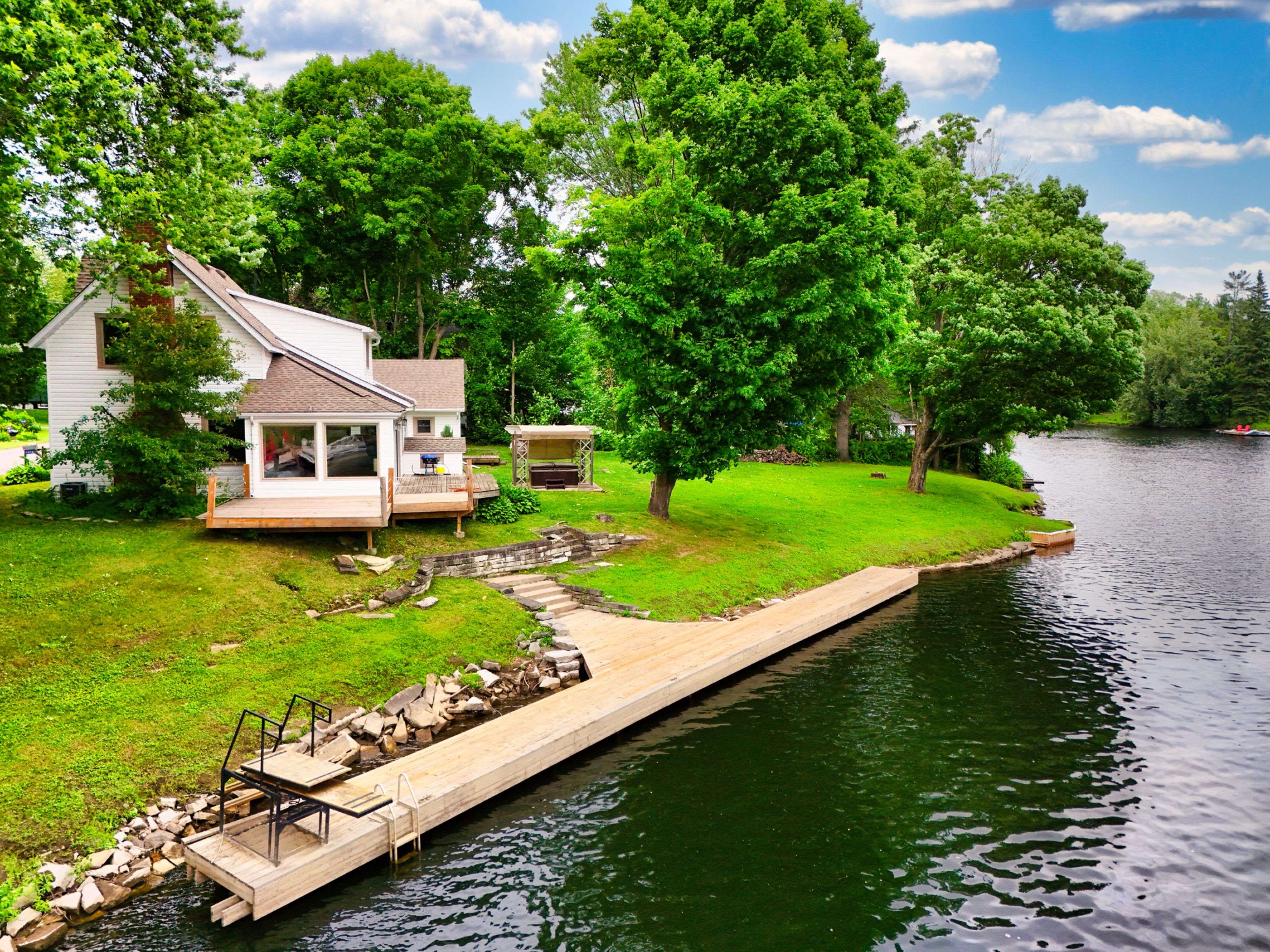 Gravenhurst, ON P0E 1N0,1012 Cowbell LN