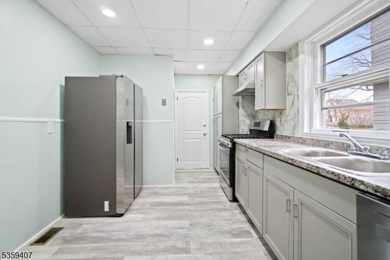Rutherford Boro, NJ 07070,17 W Pierrepont Ave #1