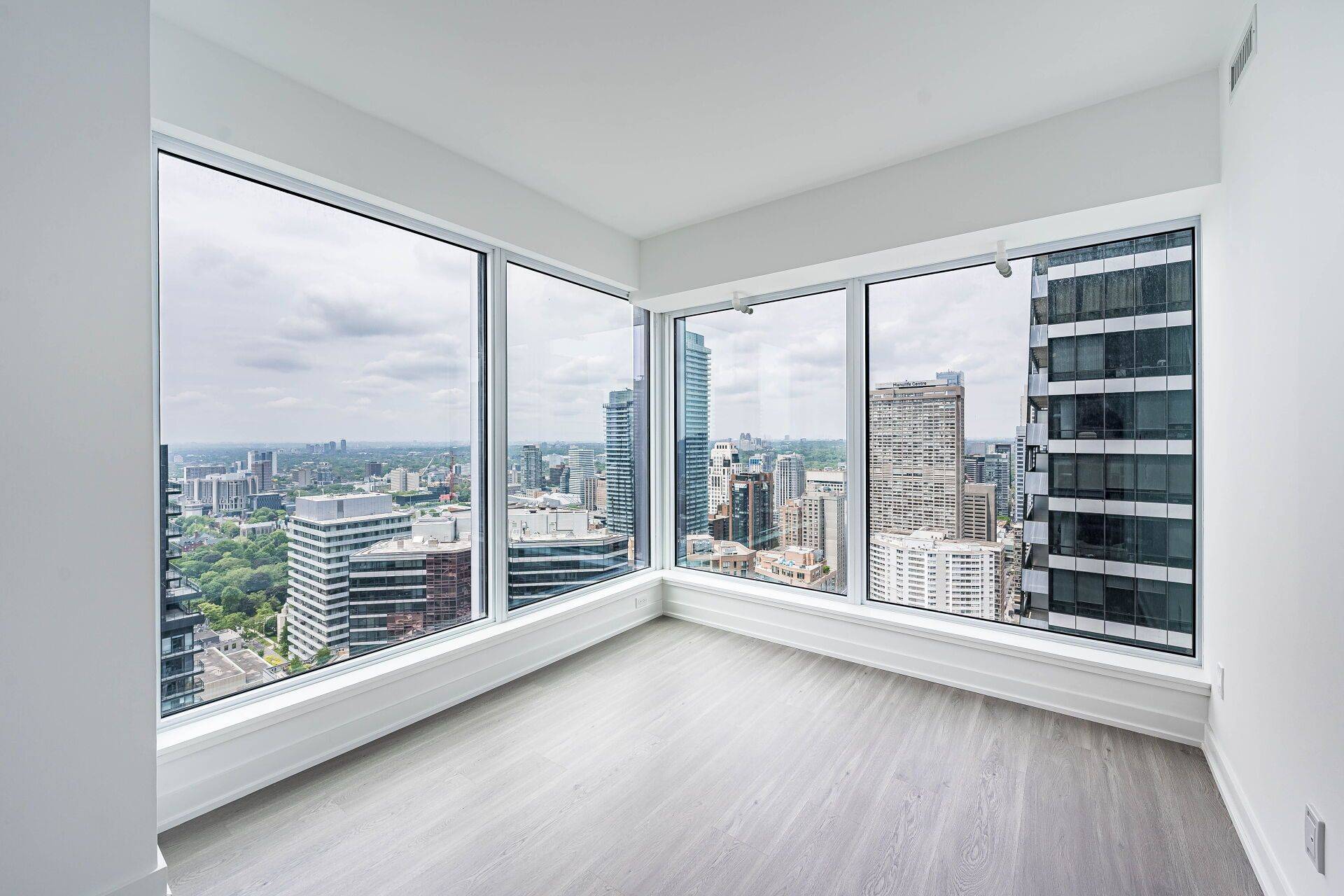 Toronto C01, ON M4Y 0J5,8 Wellesley ST W #4803