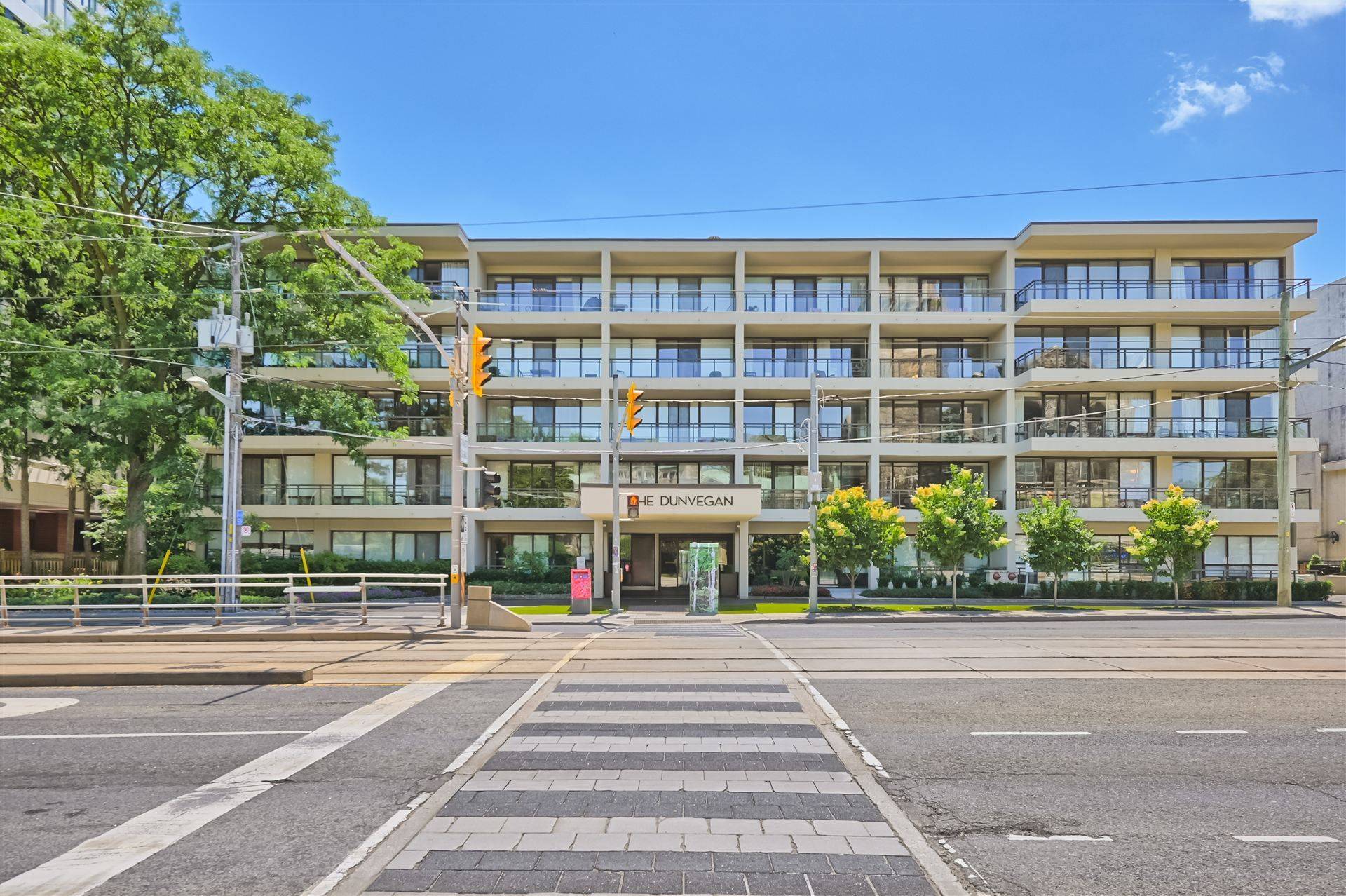235 St Clair AVE W #109, Toronto C02, ON M4V 1R4