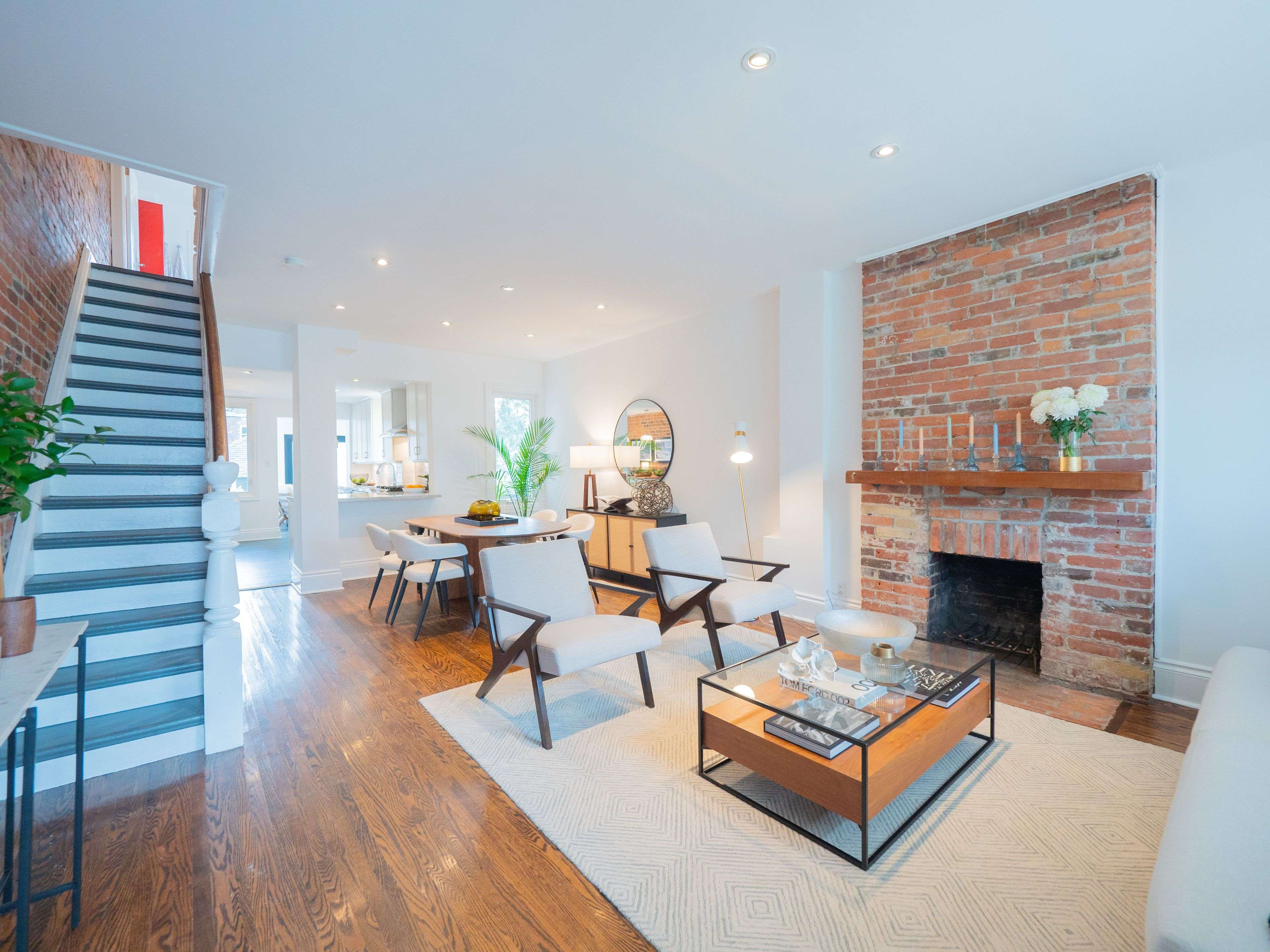 Toronto E03, ON M4K 3E3,925 Logan AVE