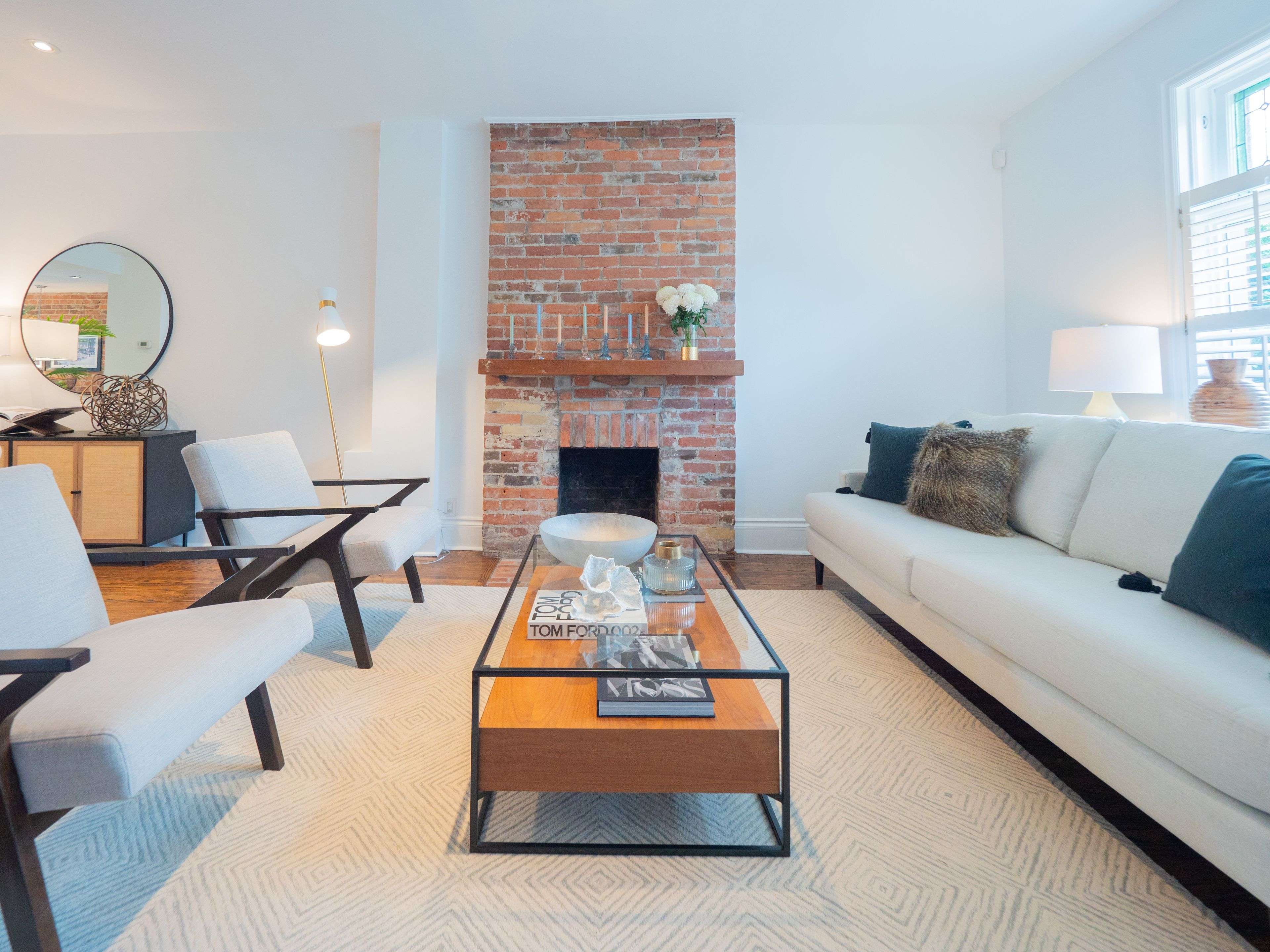 Toronto E03, ON M4K 3E3,925 Logan AVE