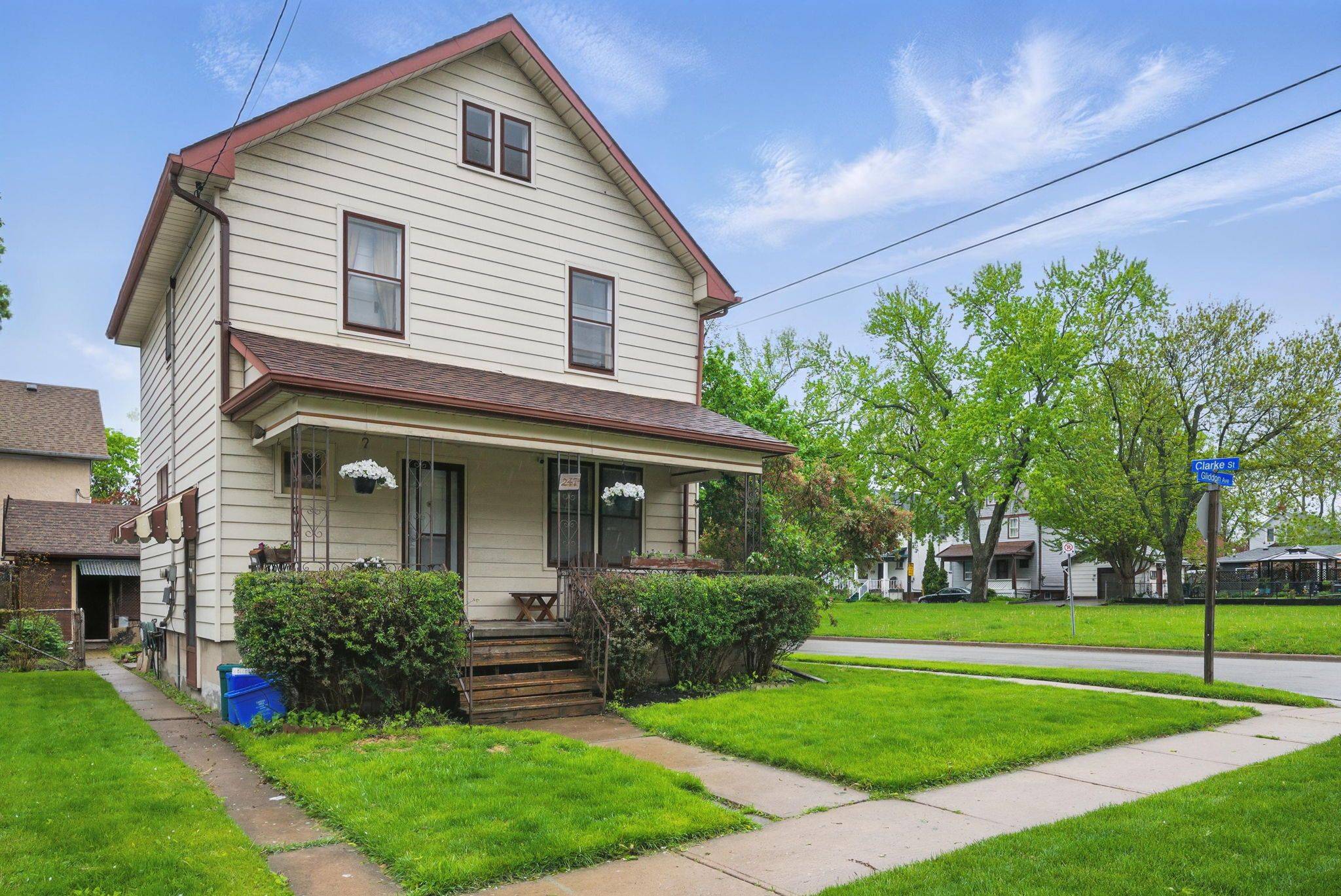 247 Gliddon AVE, Oshawa, ON L1H 1Z1