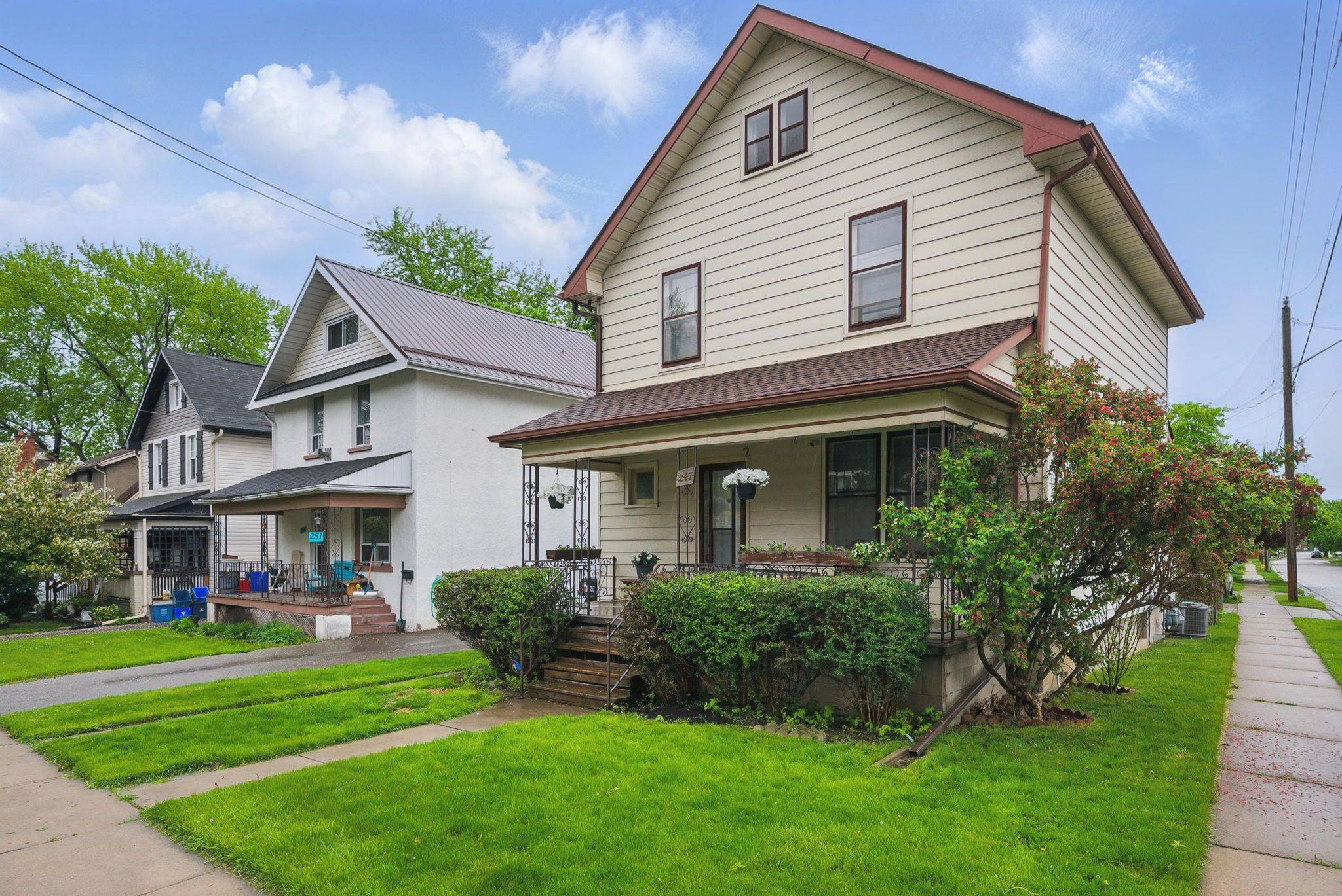 Oshawa, ON L1H 1Z1,247 Gliddon AVE