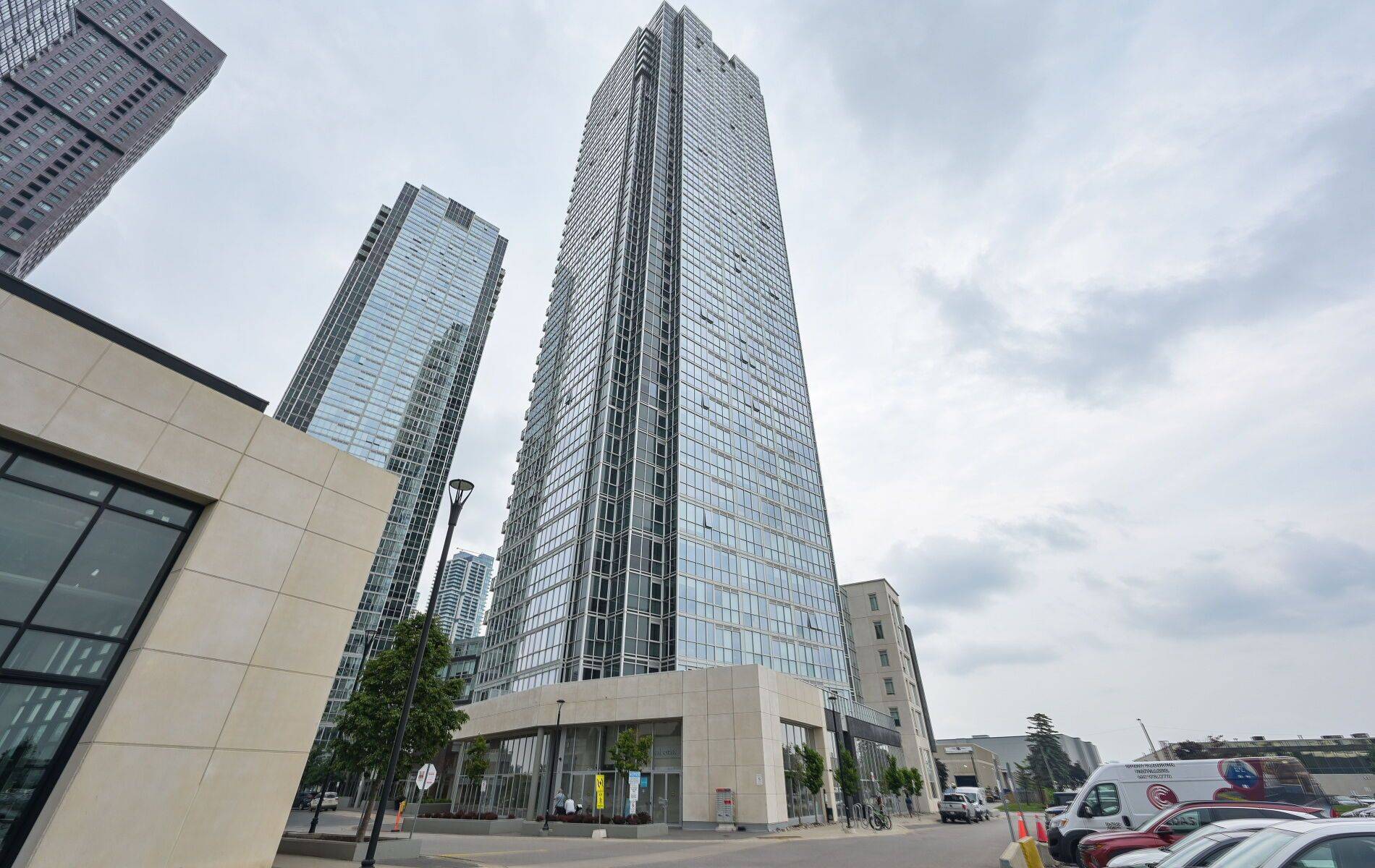 2908 Highway 7 RD #2207, Vaughan, ON L4K 0K5
