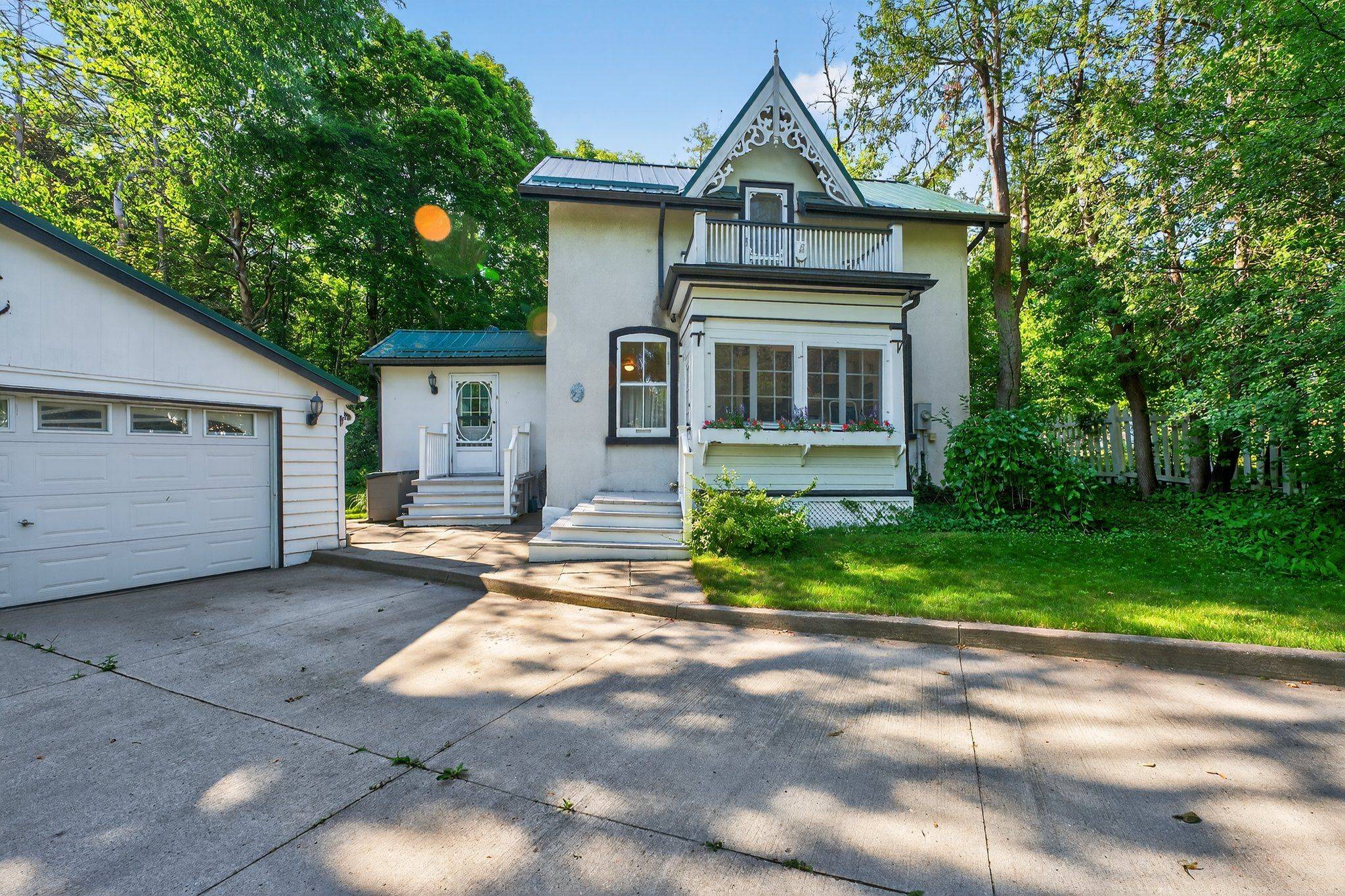 Barrie, ON L4N 1Z5,3 BOYS ST S